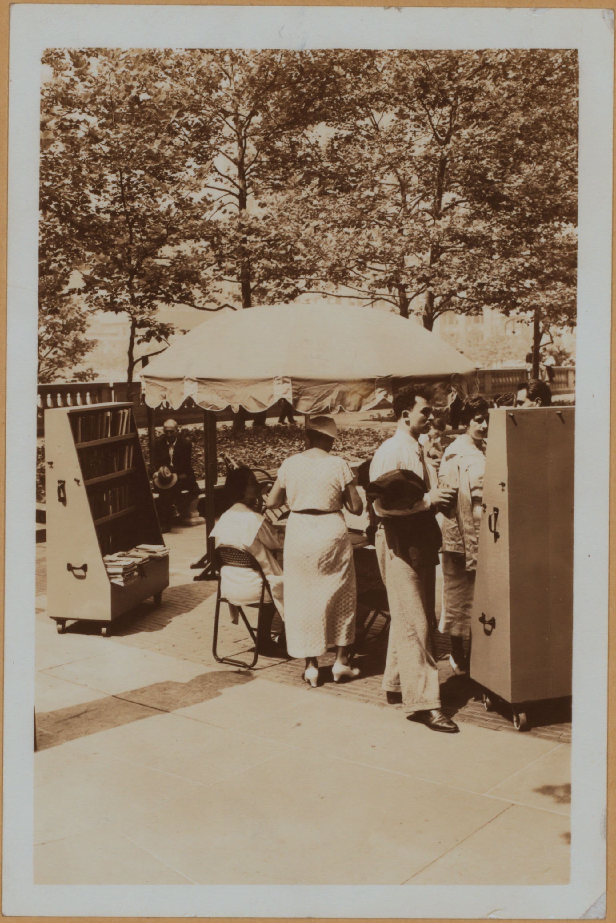 Manhattan: Bryant Park (Southeastern corner).