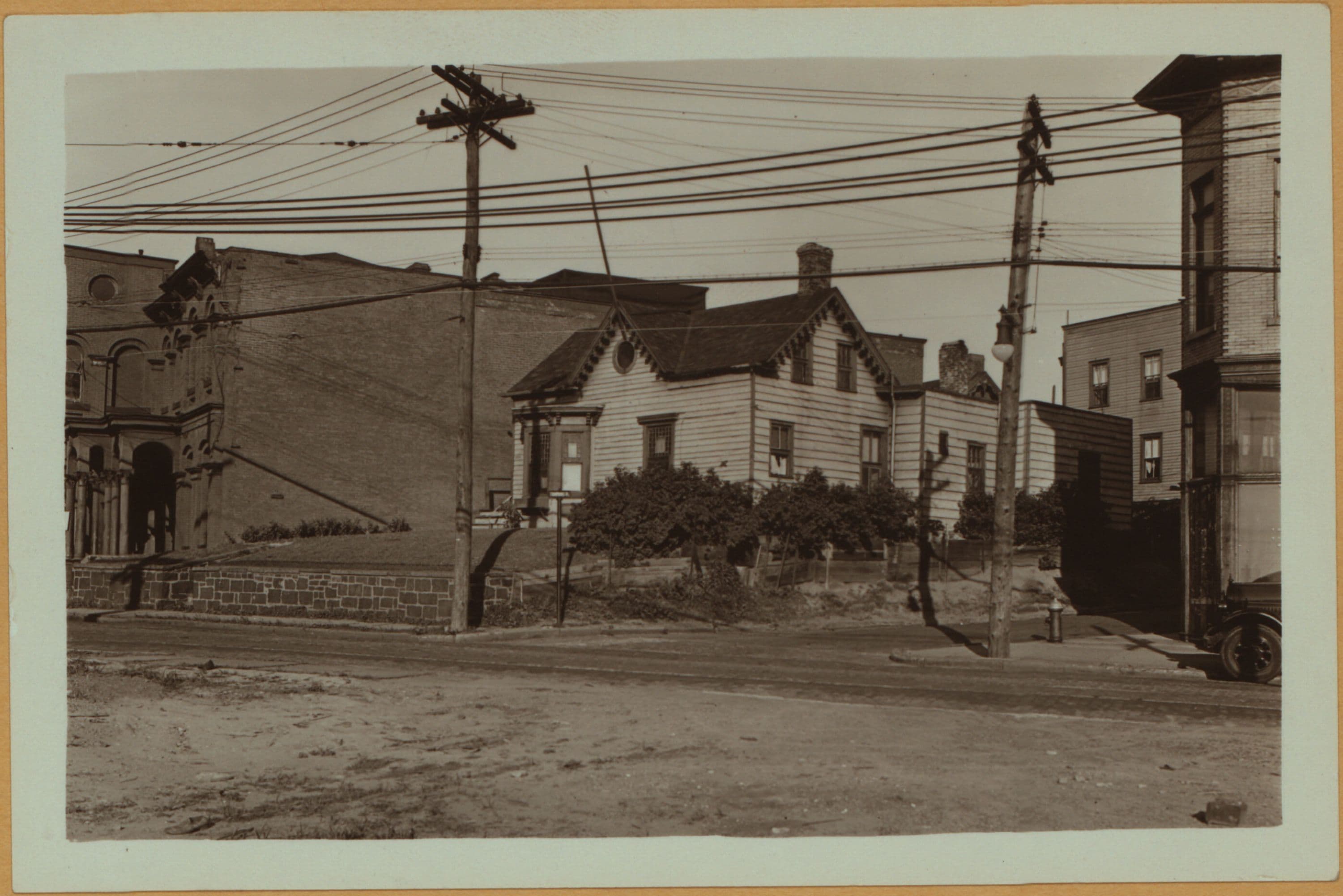 Richmond: Richmond Terrace - Tompkins Court