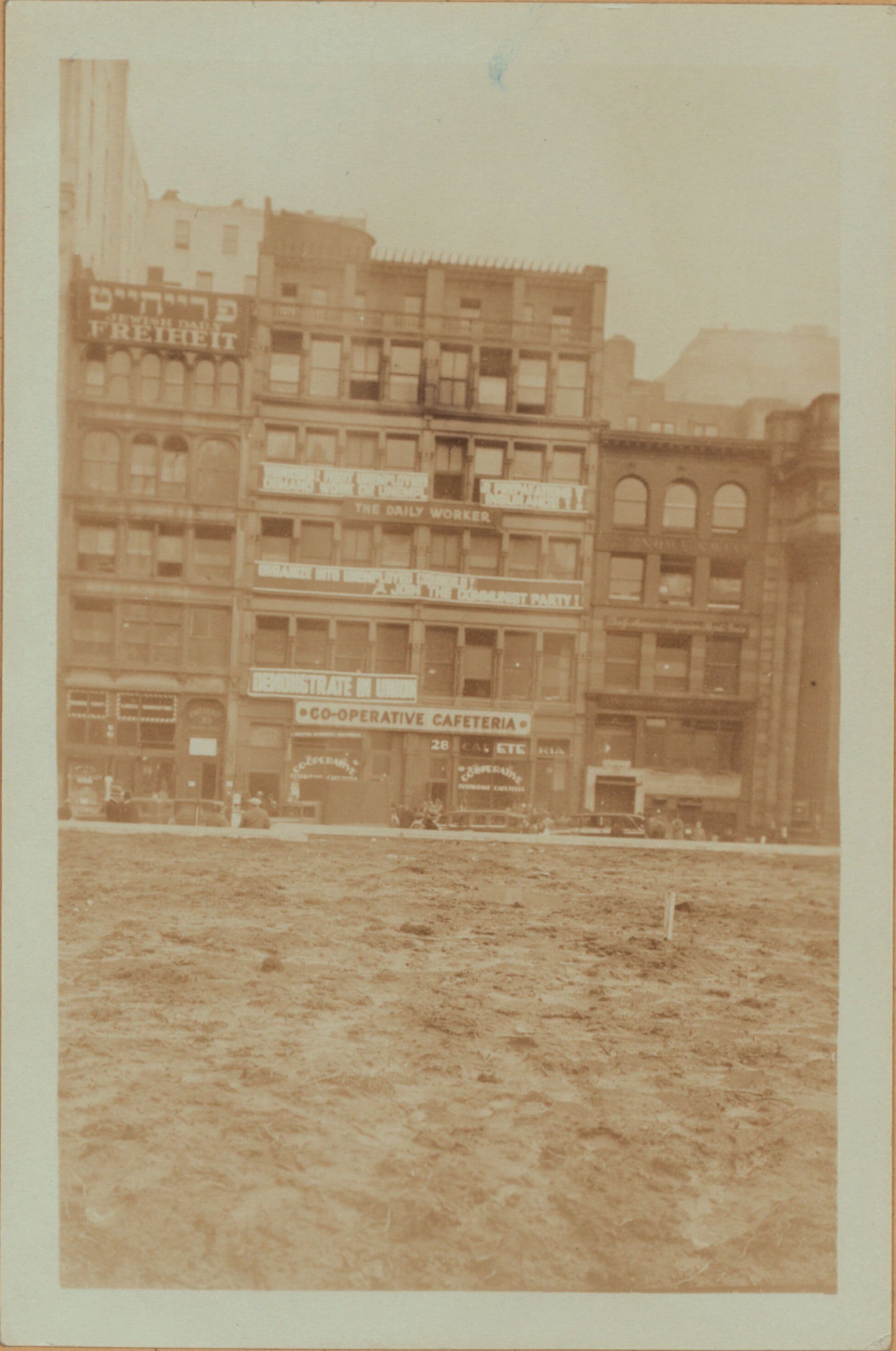 Manhattan: Union Square (East) - Between 15th and 16th Streets.