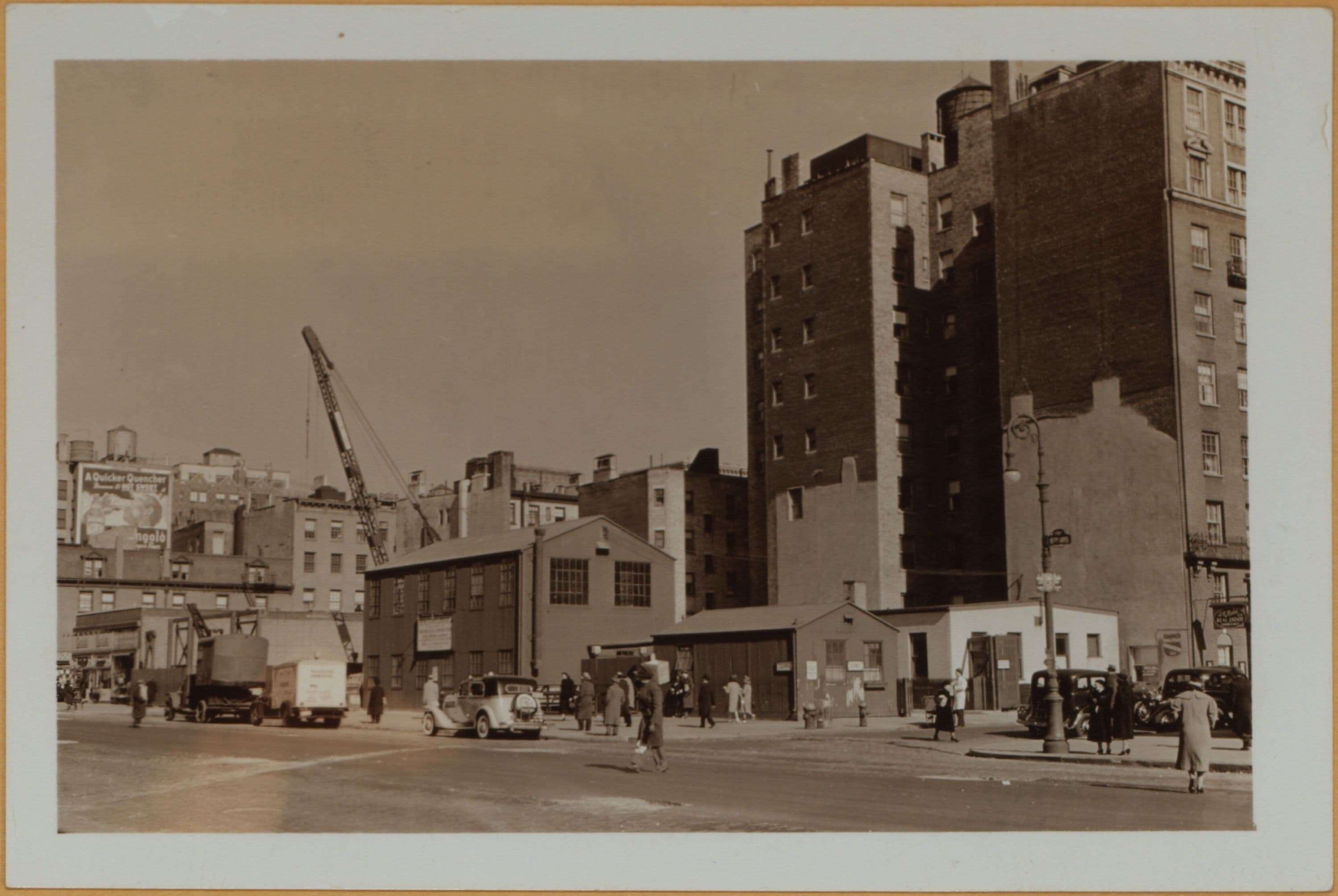 Manhattan: 6th Avenue - Waverly Place