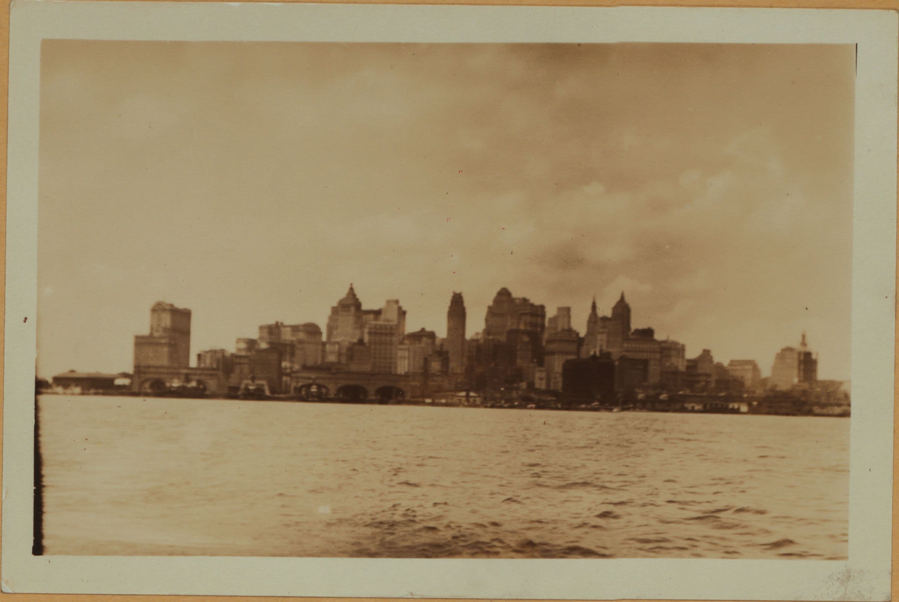 East River - Shore and skyline of lower Manhattan - South Ferry - Williamsburg Bridge - Battery Park - John Street.