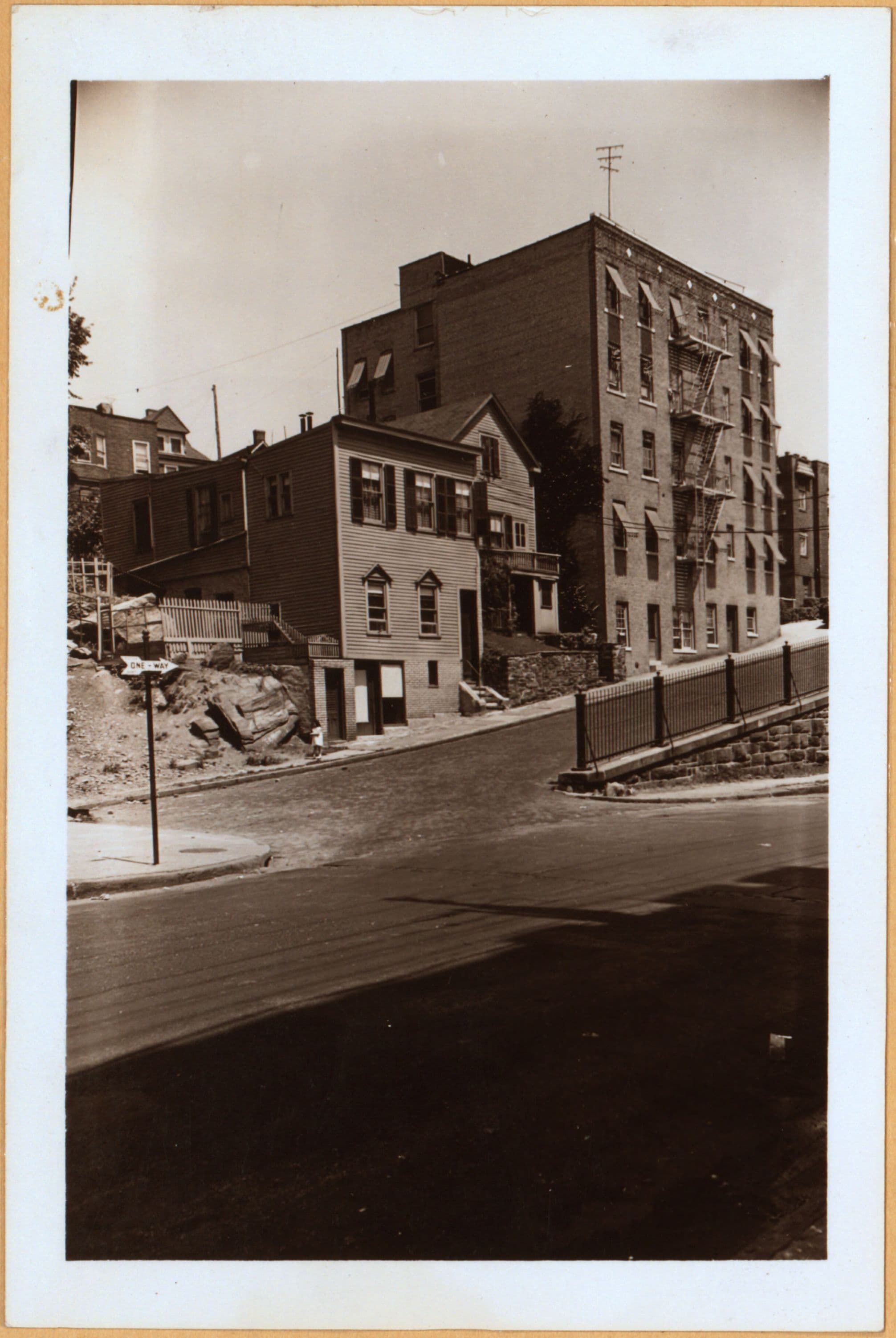 Bronx: Decatur Avenue - 197th Street (East)