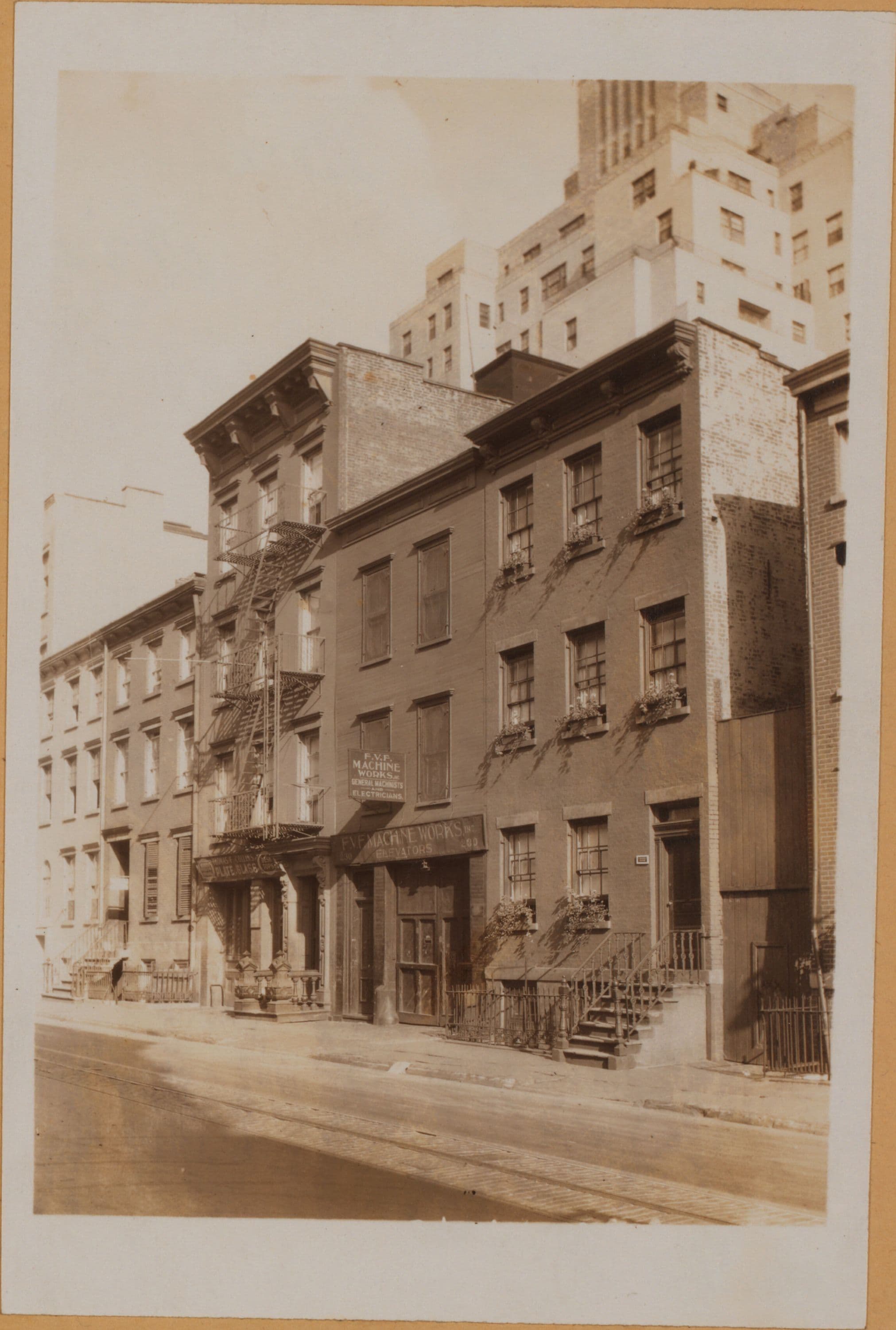 Manhattan: 10th Street (West)