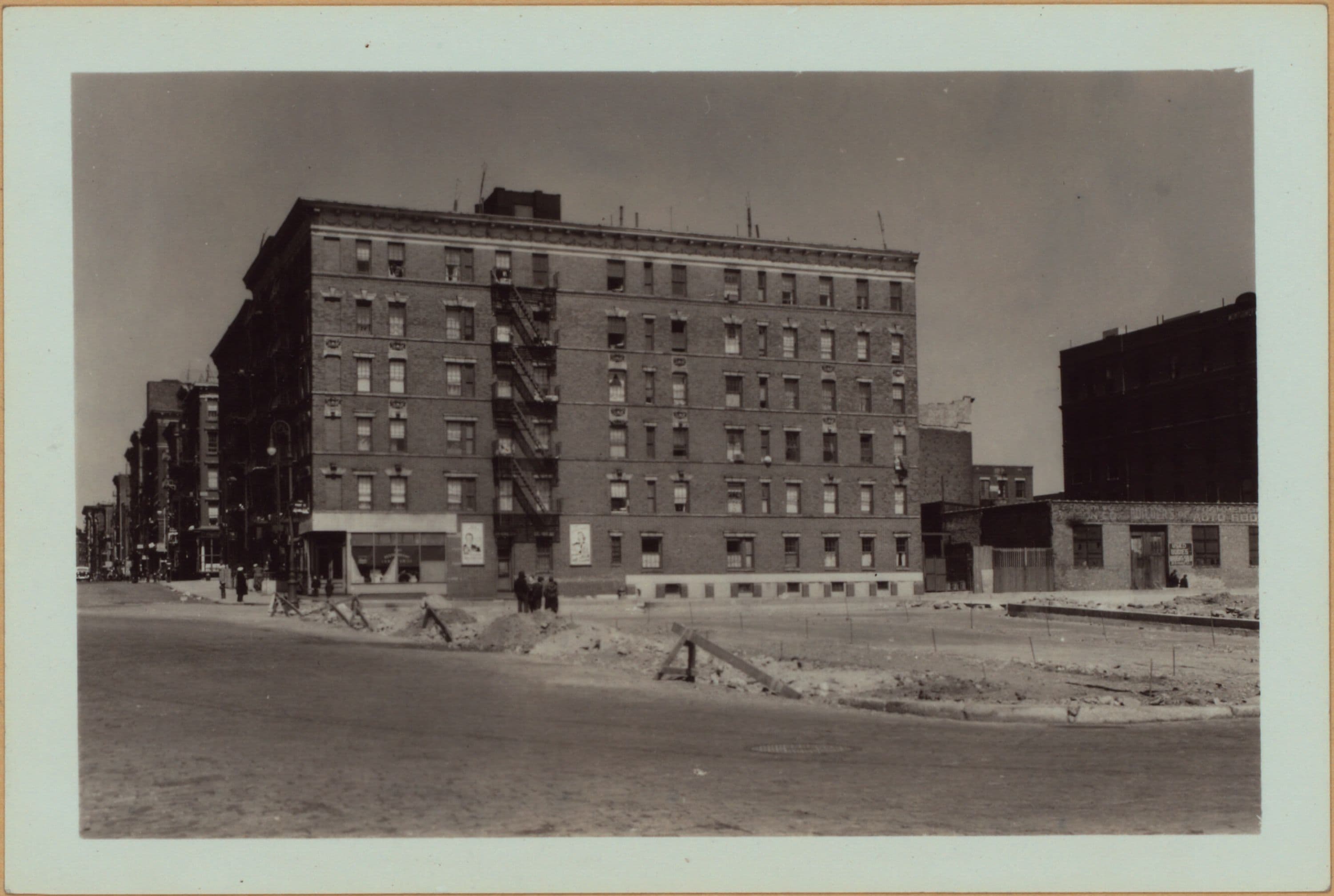 Manhattan: Montgomery Street - Front Street