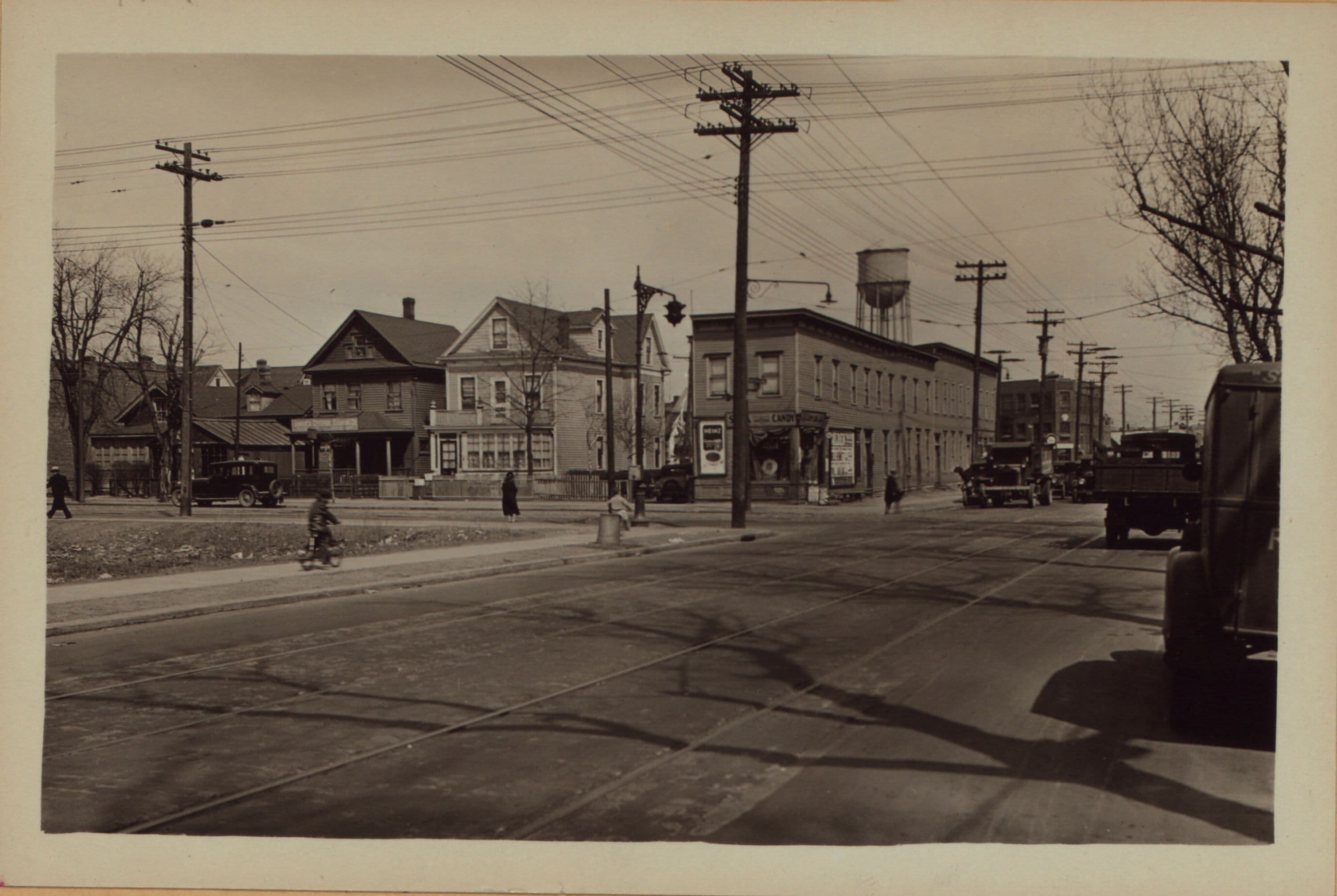 Queens: South Road - Waltham Street