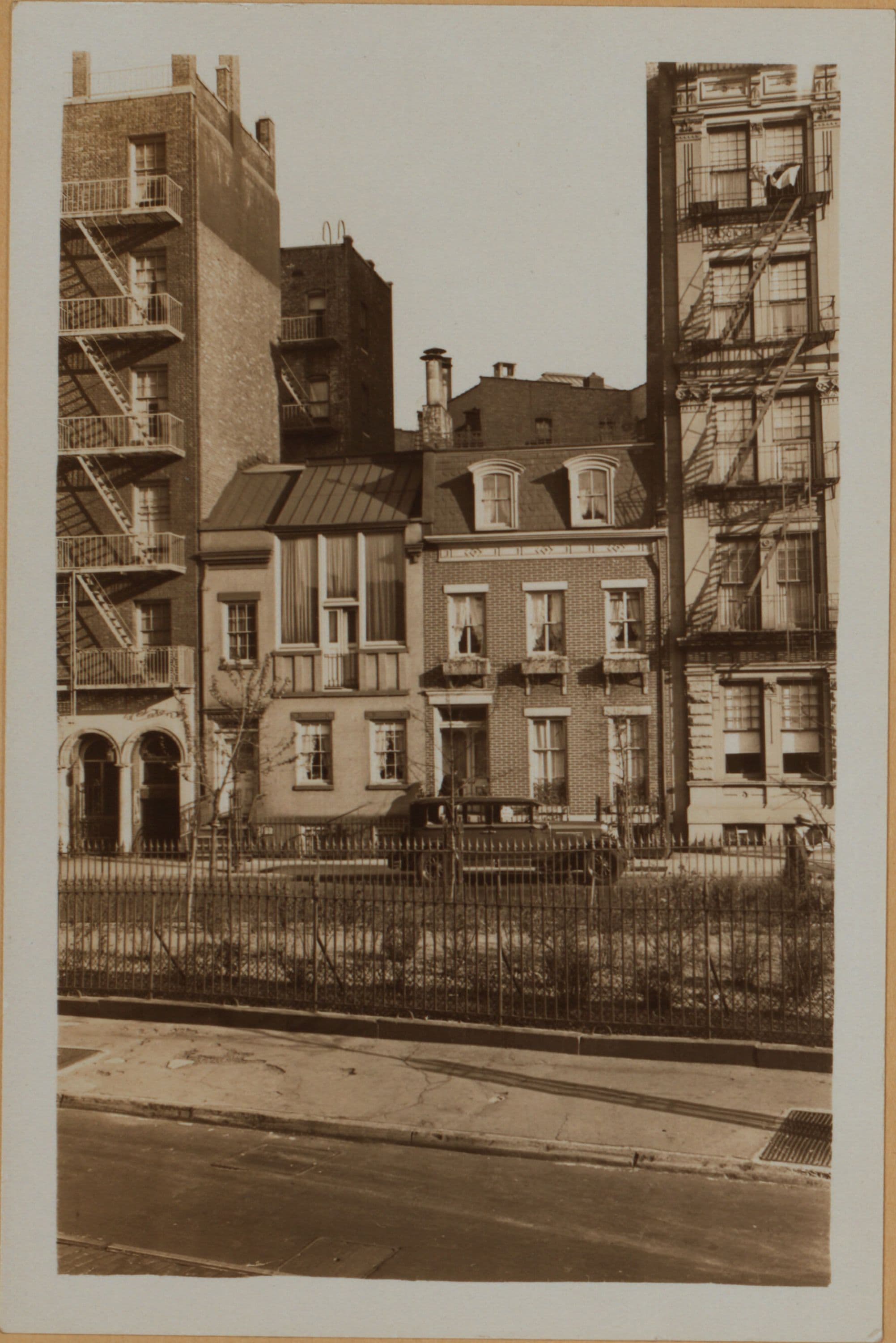 Manhattan: Grove Street - Washington Place, 1933