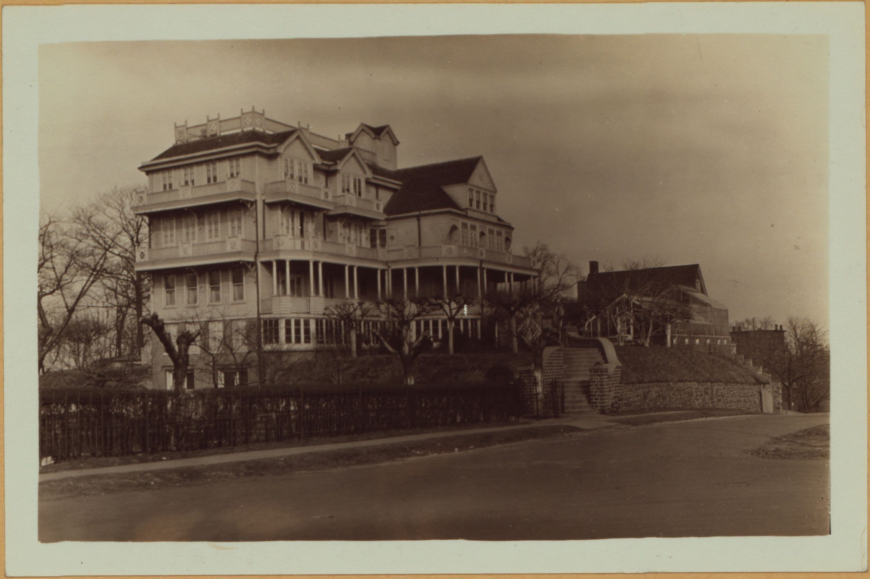 Richmond: Hope Avenue - Tompkins Avenue
