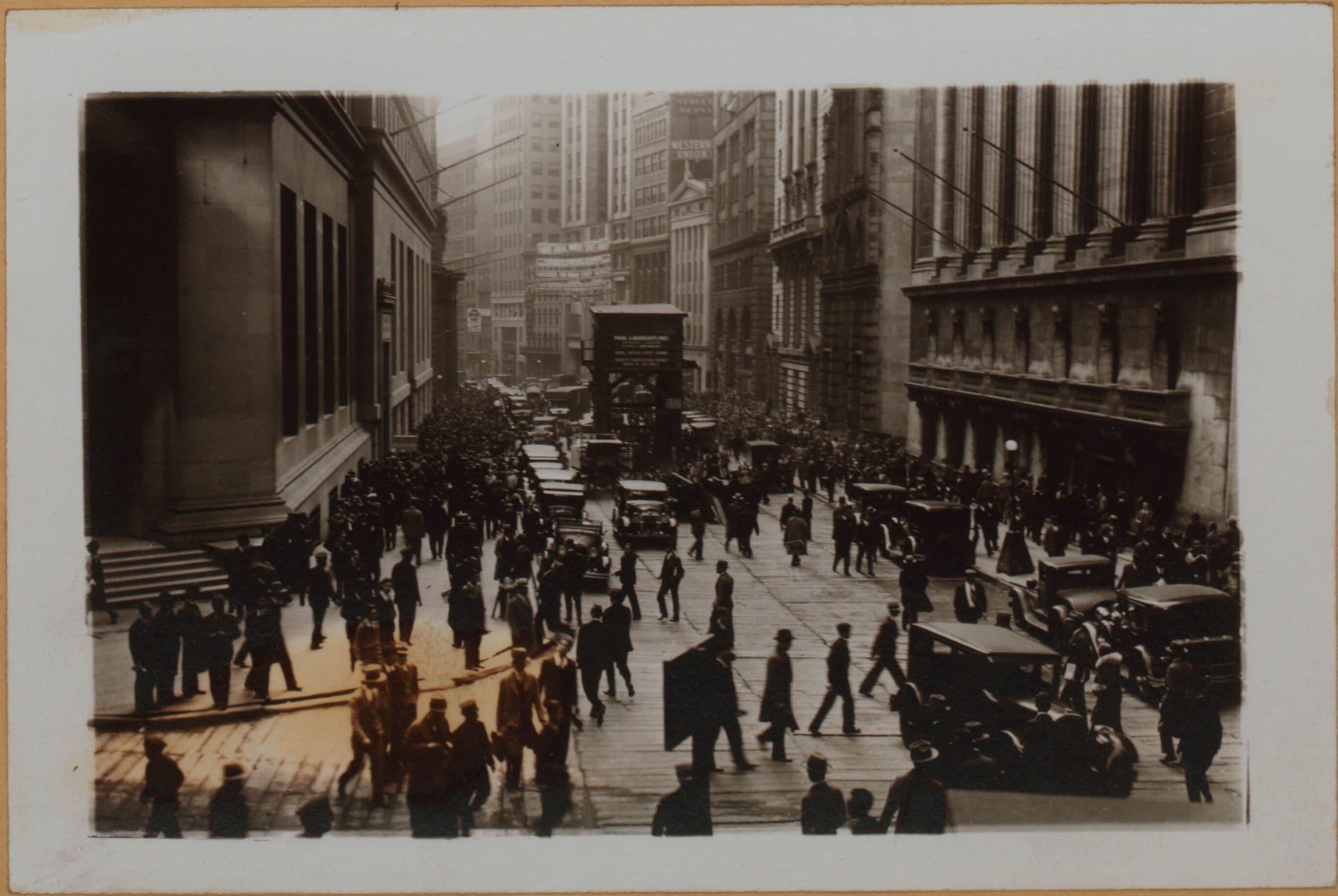 Manhattan: Broad Street - Wall Street