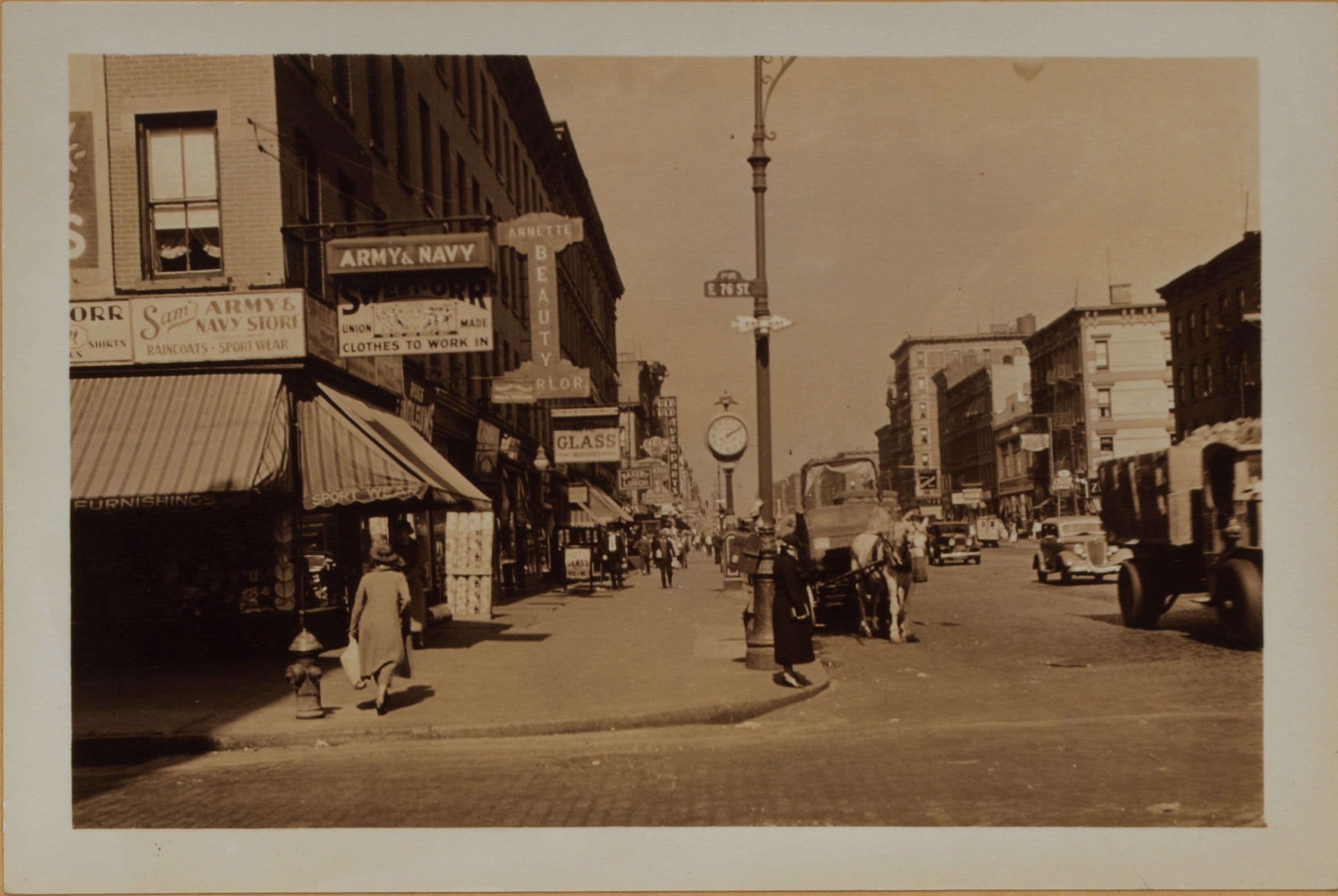 Manhattan: 1st Ave. - 76th St. E.