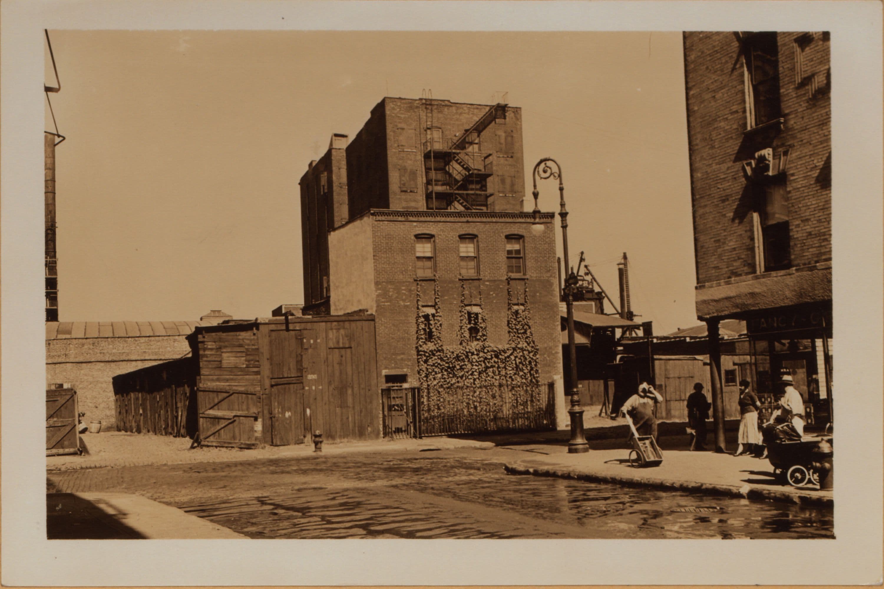 Manhattan: 3rd Street (East) - Tompkins Street
