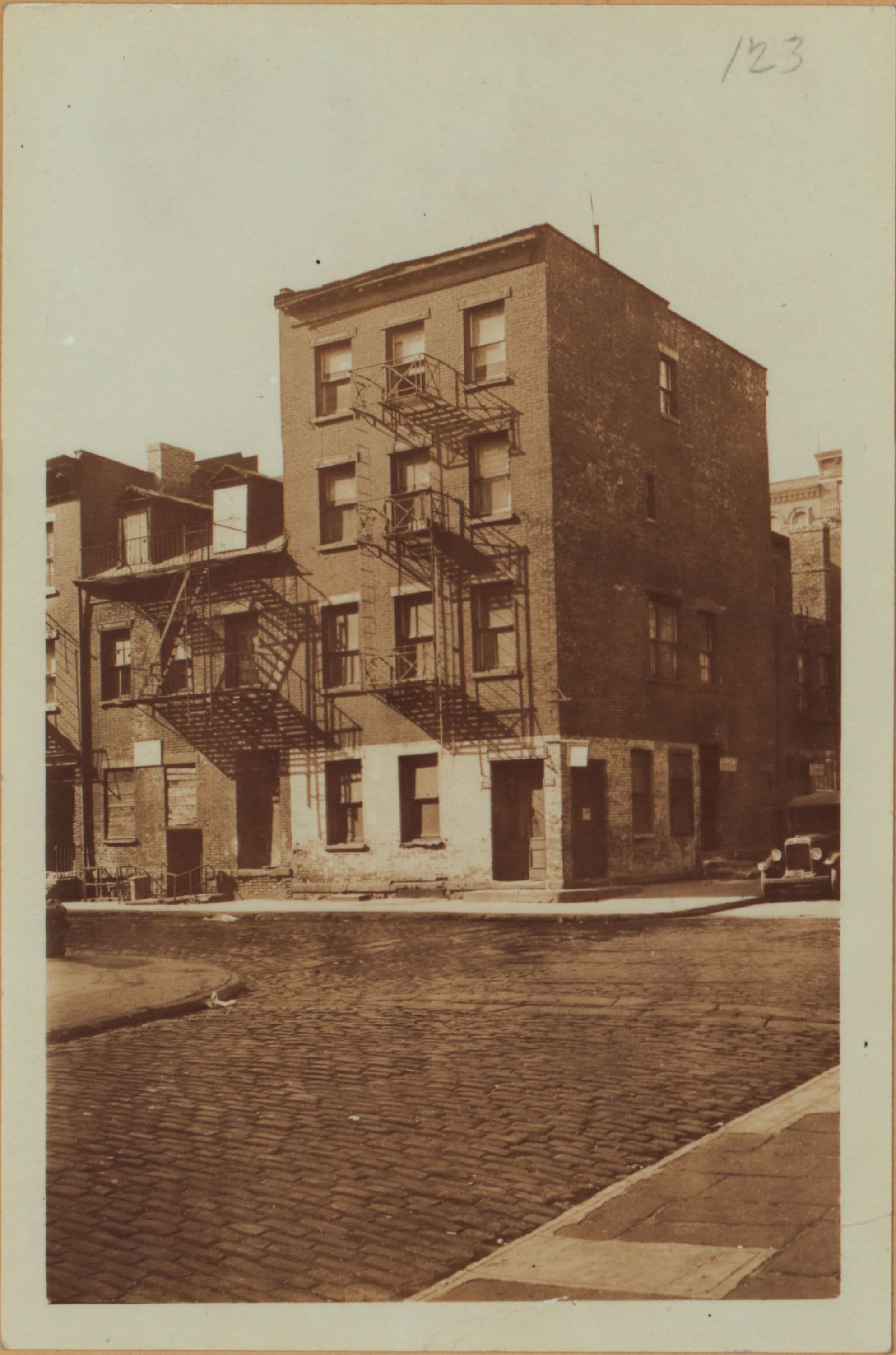 Manhattan: Water Street - Montgomery Street