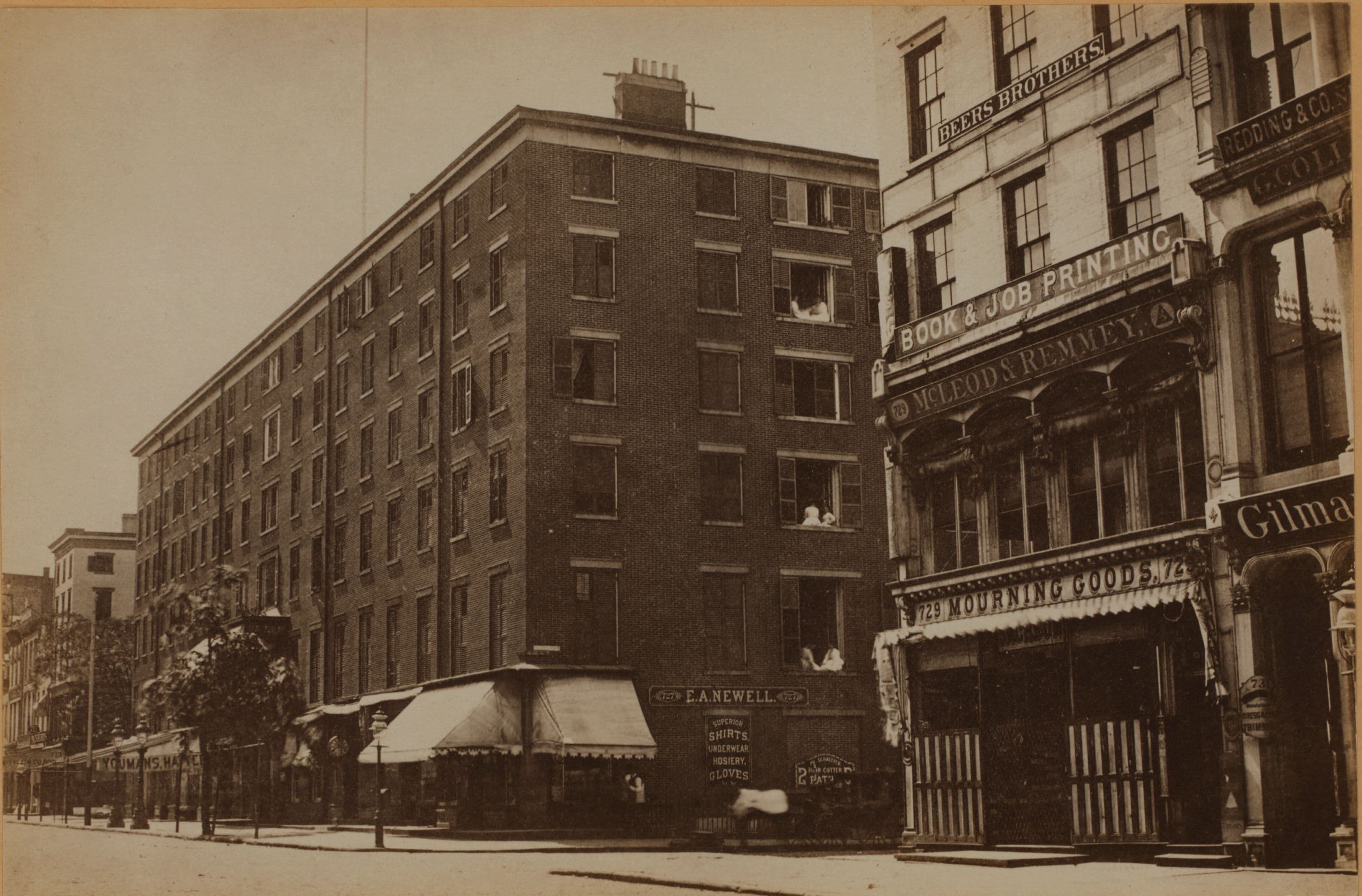 Manhattan: Broadway - Waverly Place