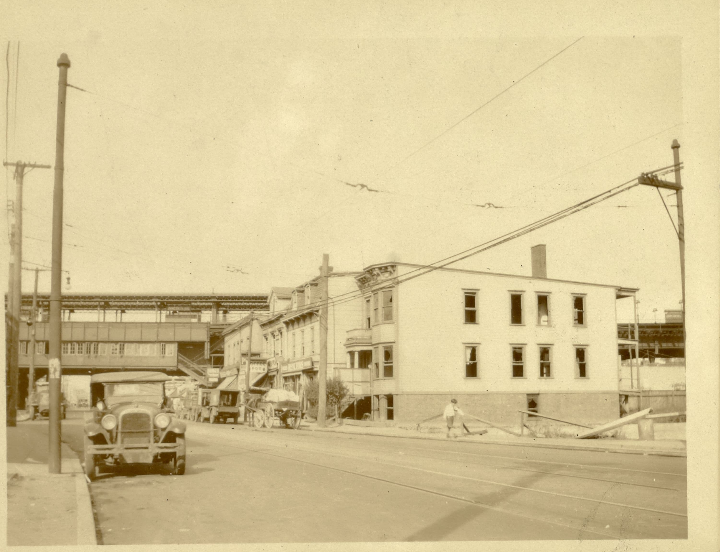 Queens: Junction Boulevard - 40th Road
