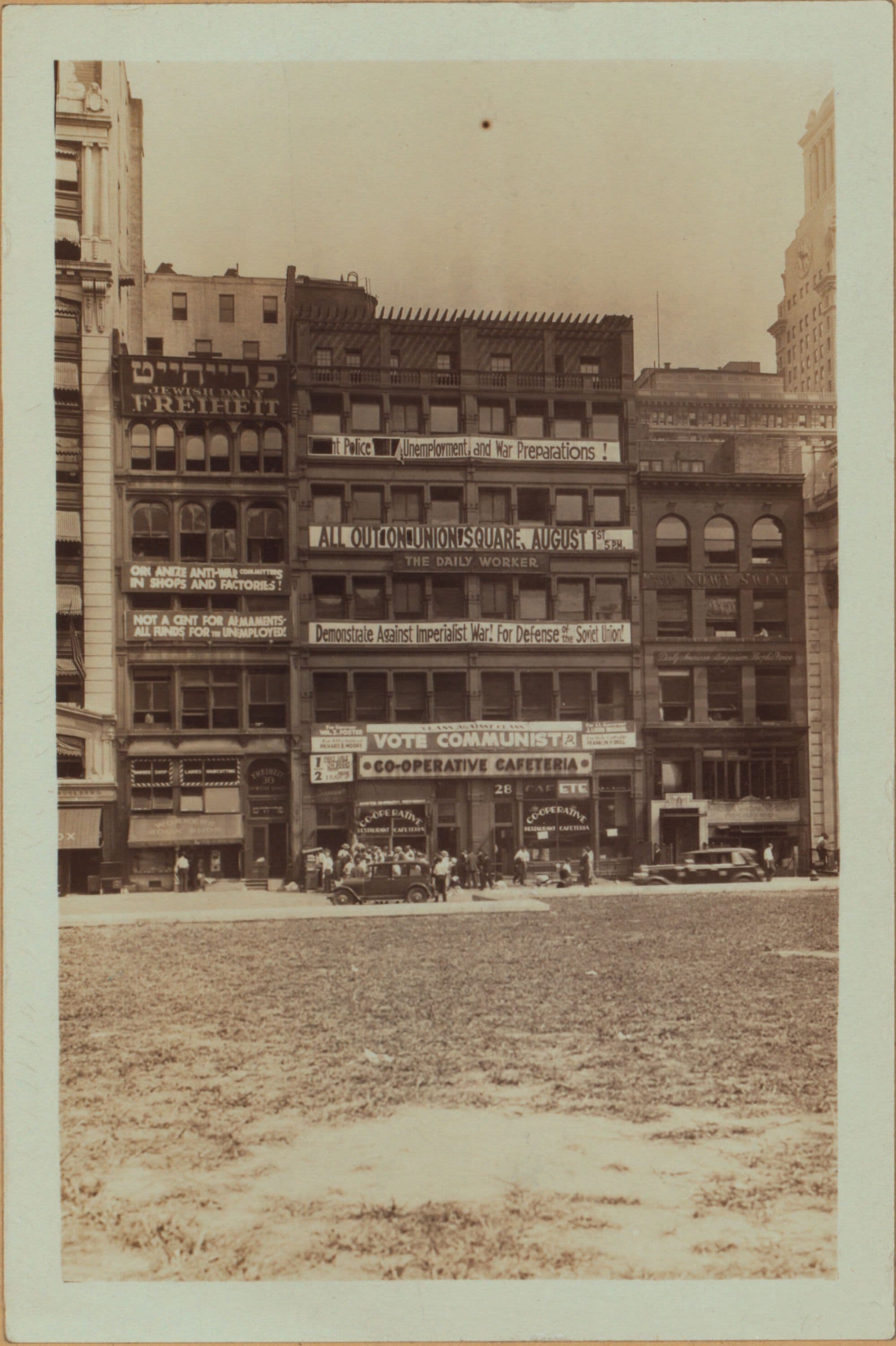 Manhattan: Union Square (East) - Between 15th and 16th Streets.