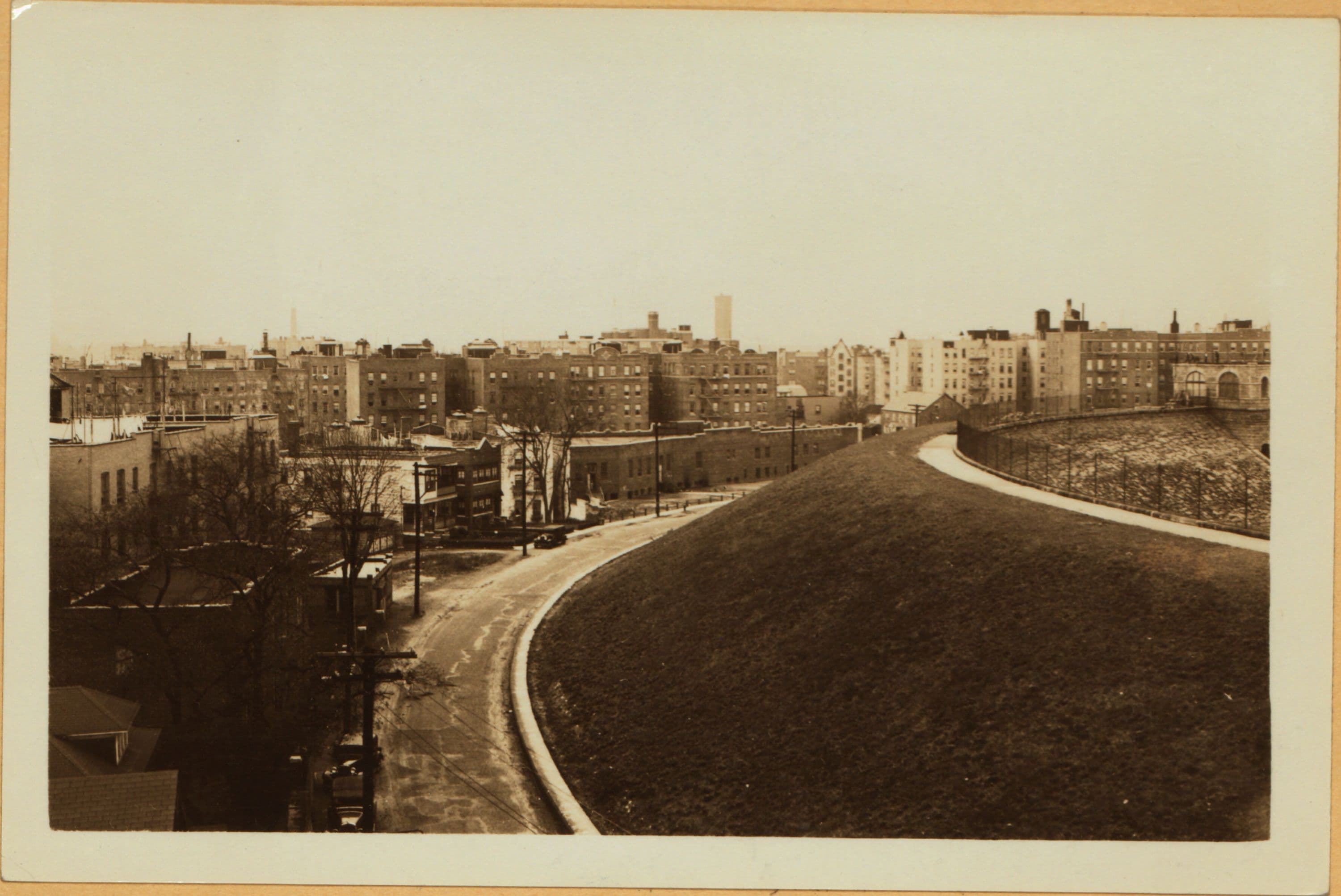Bronx: Reservoir Oval East - Holt Place