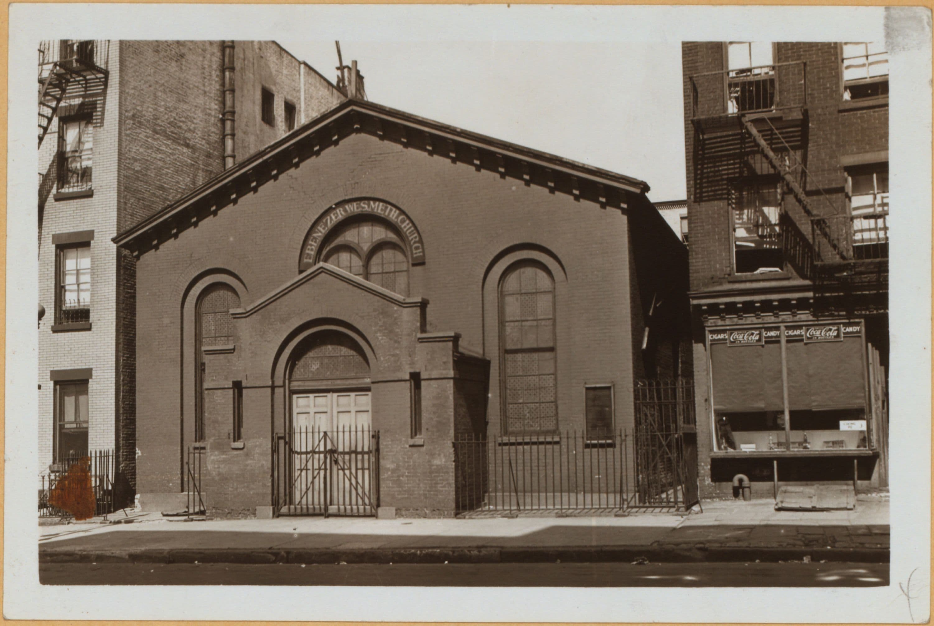 Brooklyn: St. Edwards Street - Leo Place