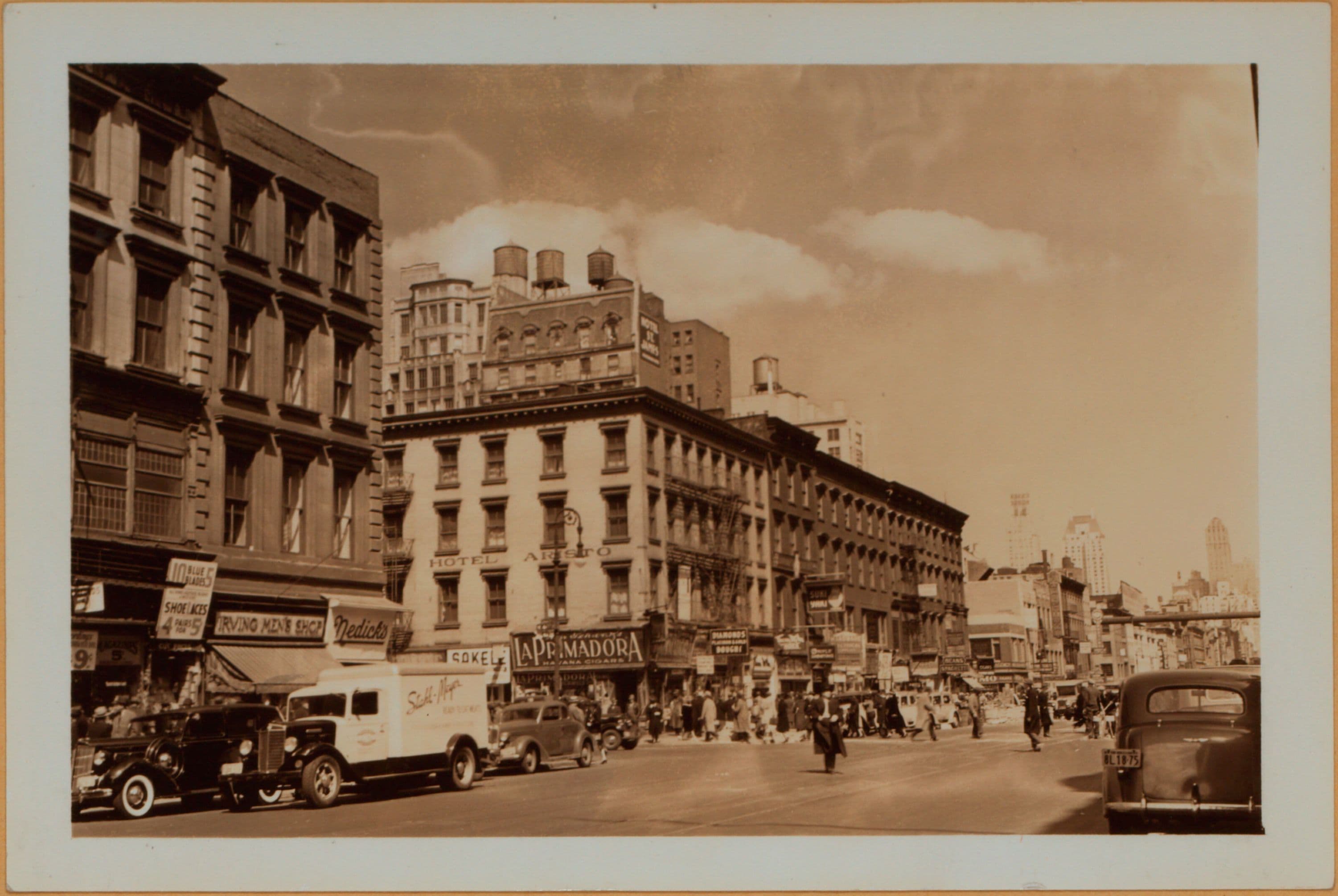 Manhattan: 6th Avenue - 44th Street
