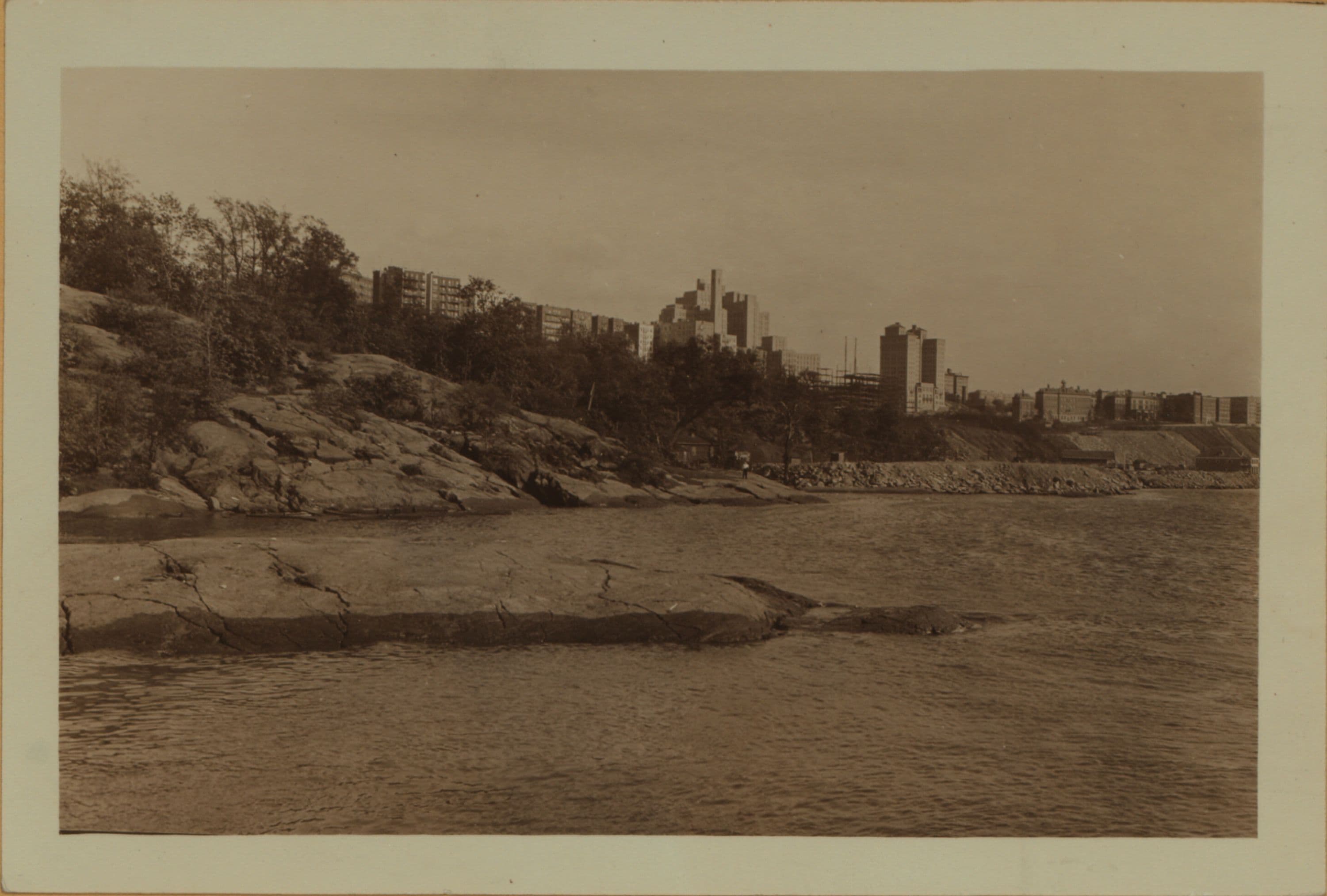 North (Hudson) River - shore and skyline., 1927–1936