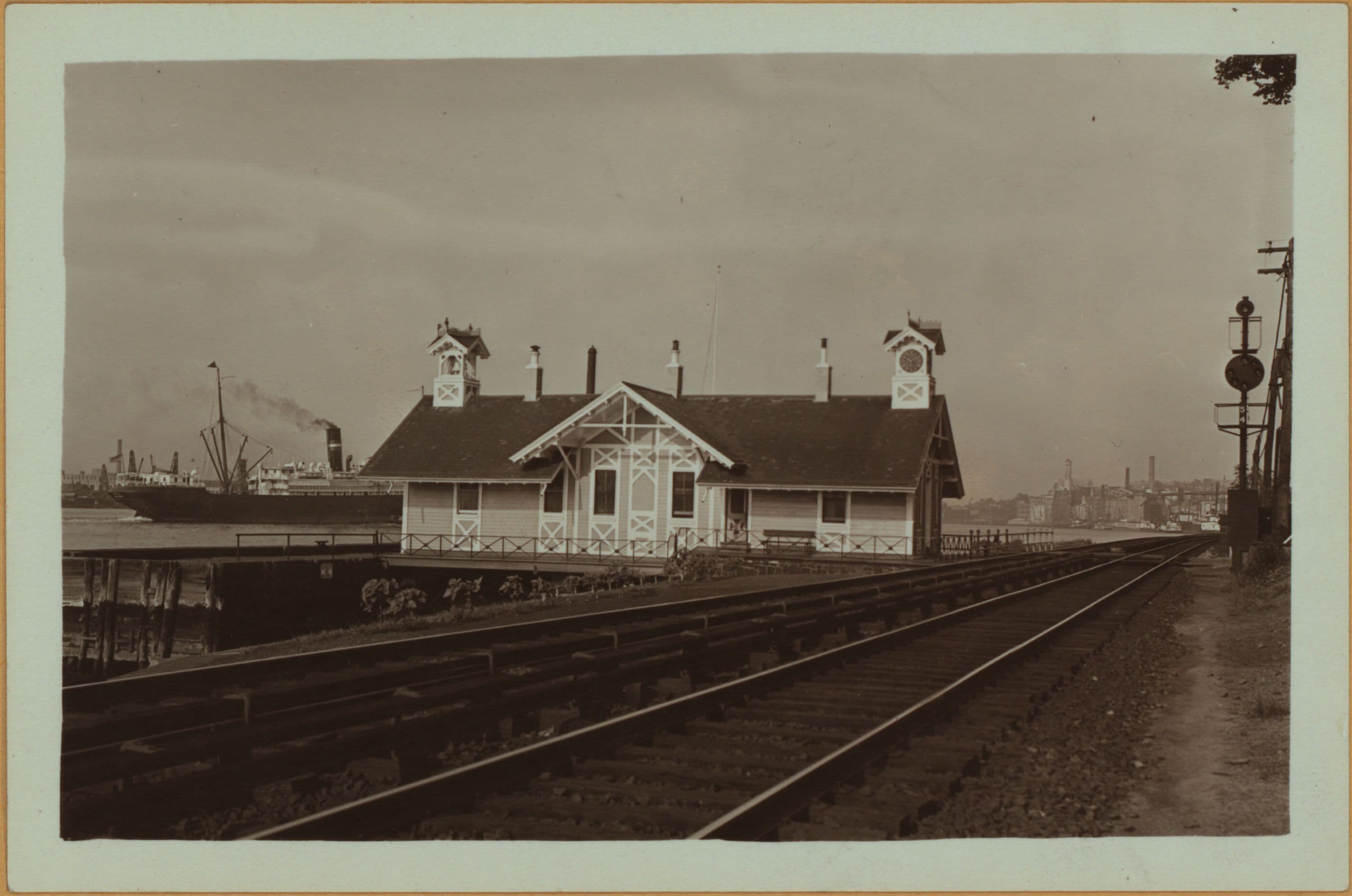 Richmond: Richmond Terrace - Kissel Avenue