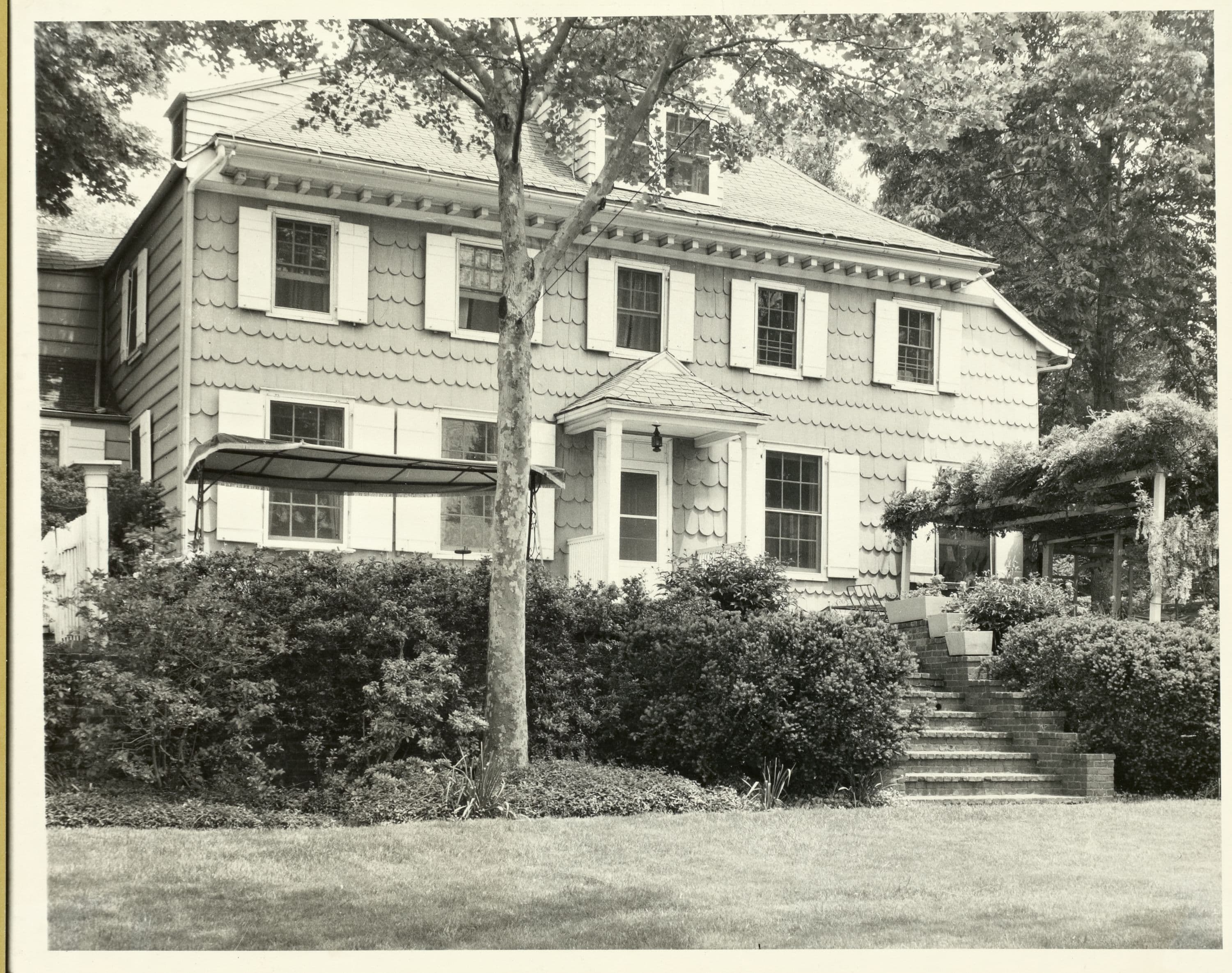 Queens: West Drive - Alston Place