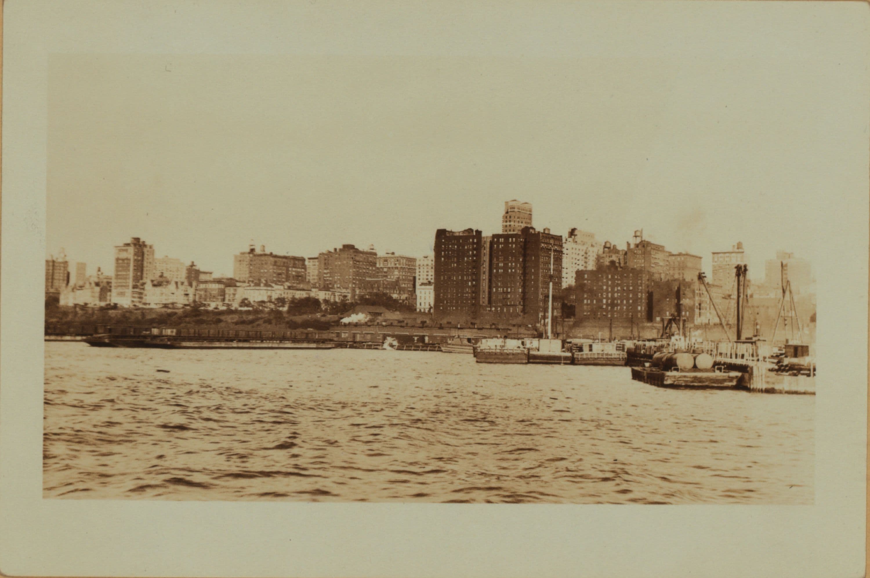 North (Hudson) River - Shore and skyline - Manhattan - 59th Street - George Washington Bridge.