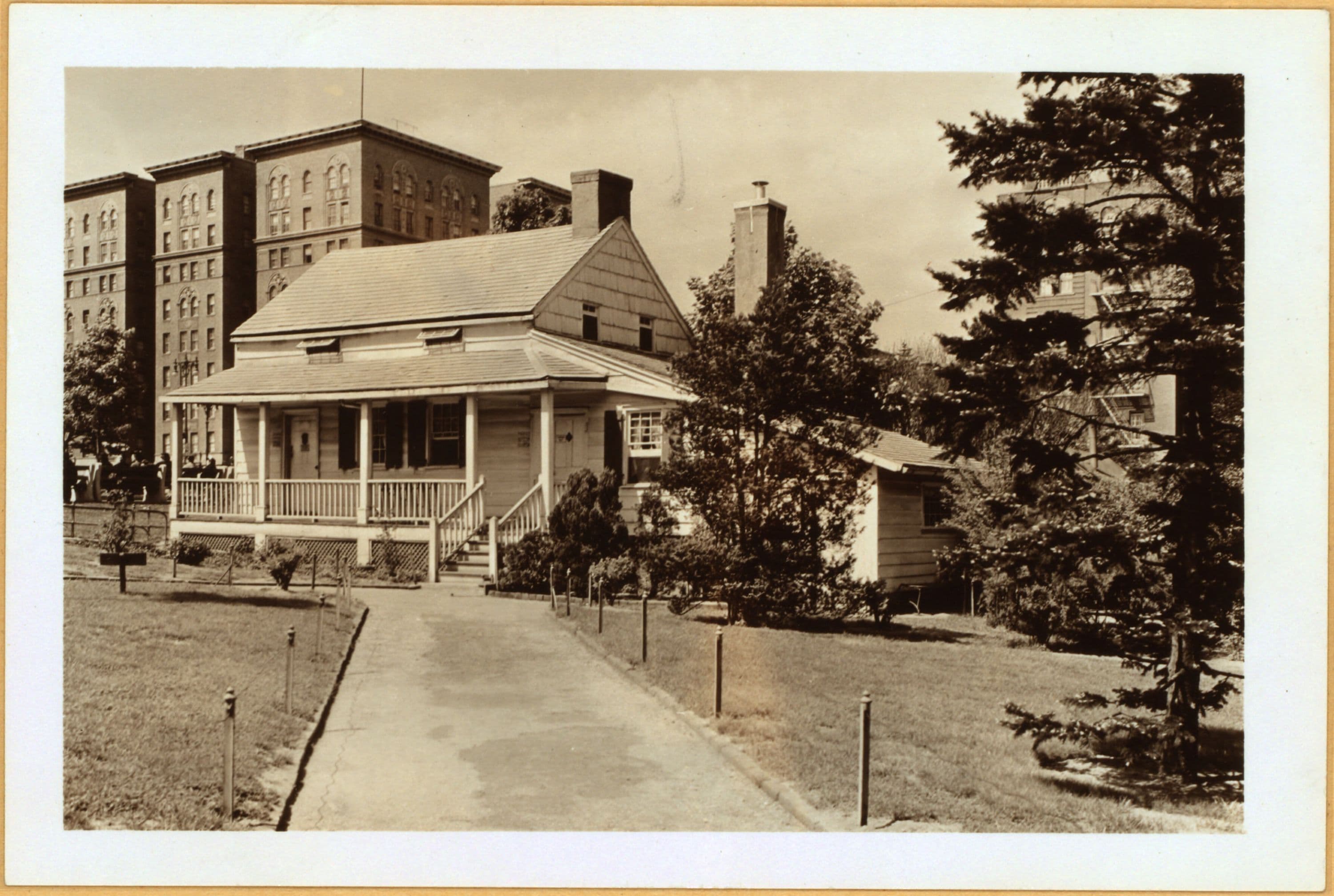 Bronx: Poe Park - Poe Cottage.