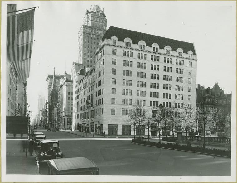 Fifth Avenue - 59th Street - 58th Street, looking south