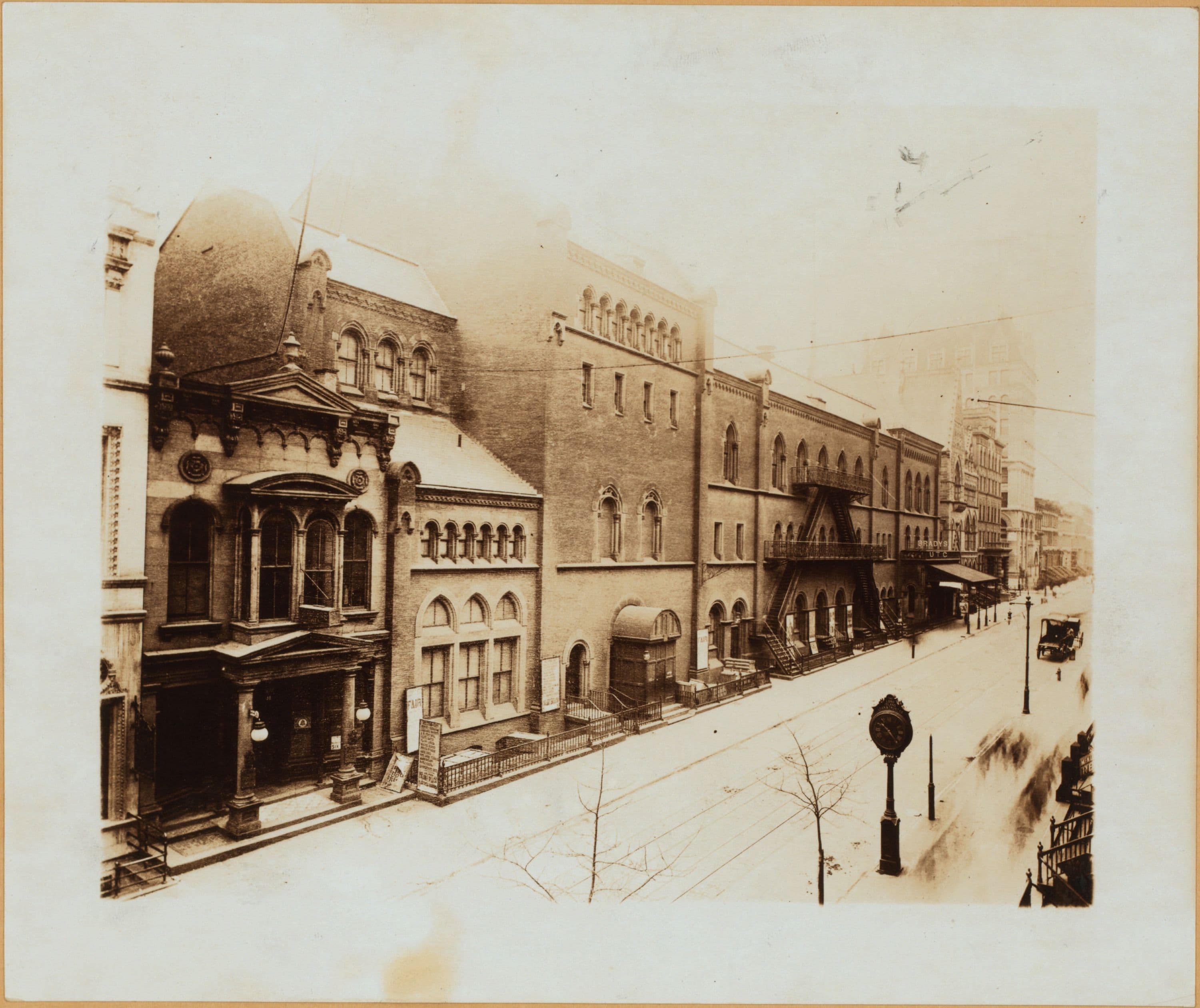 Brooklyn: Montague Street - Court Street