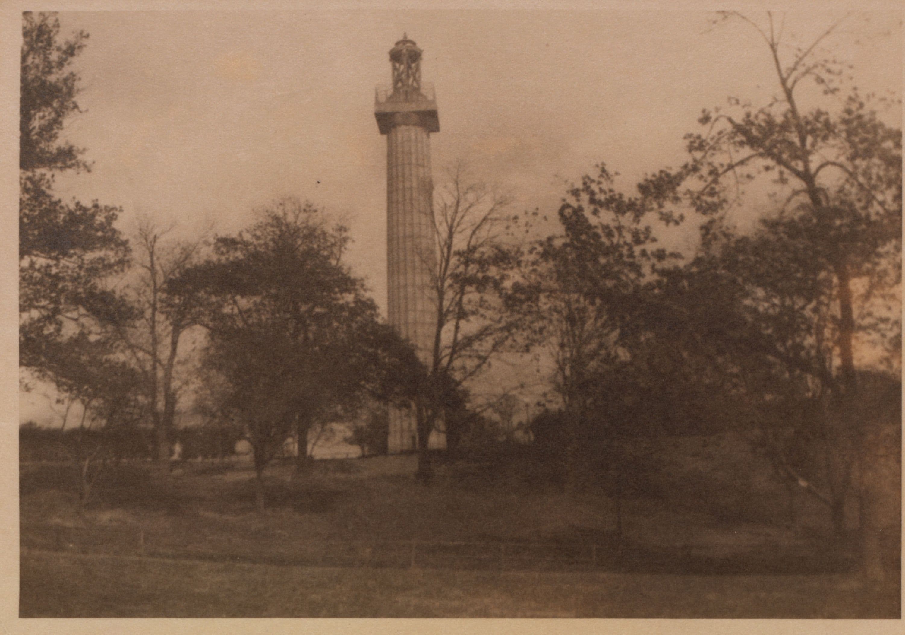 Brooklyn: Fort Greene Park - Martyr's Monument.