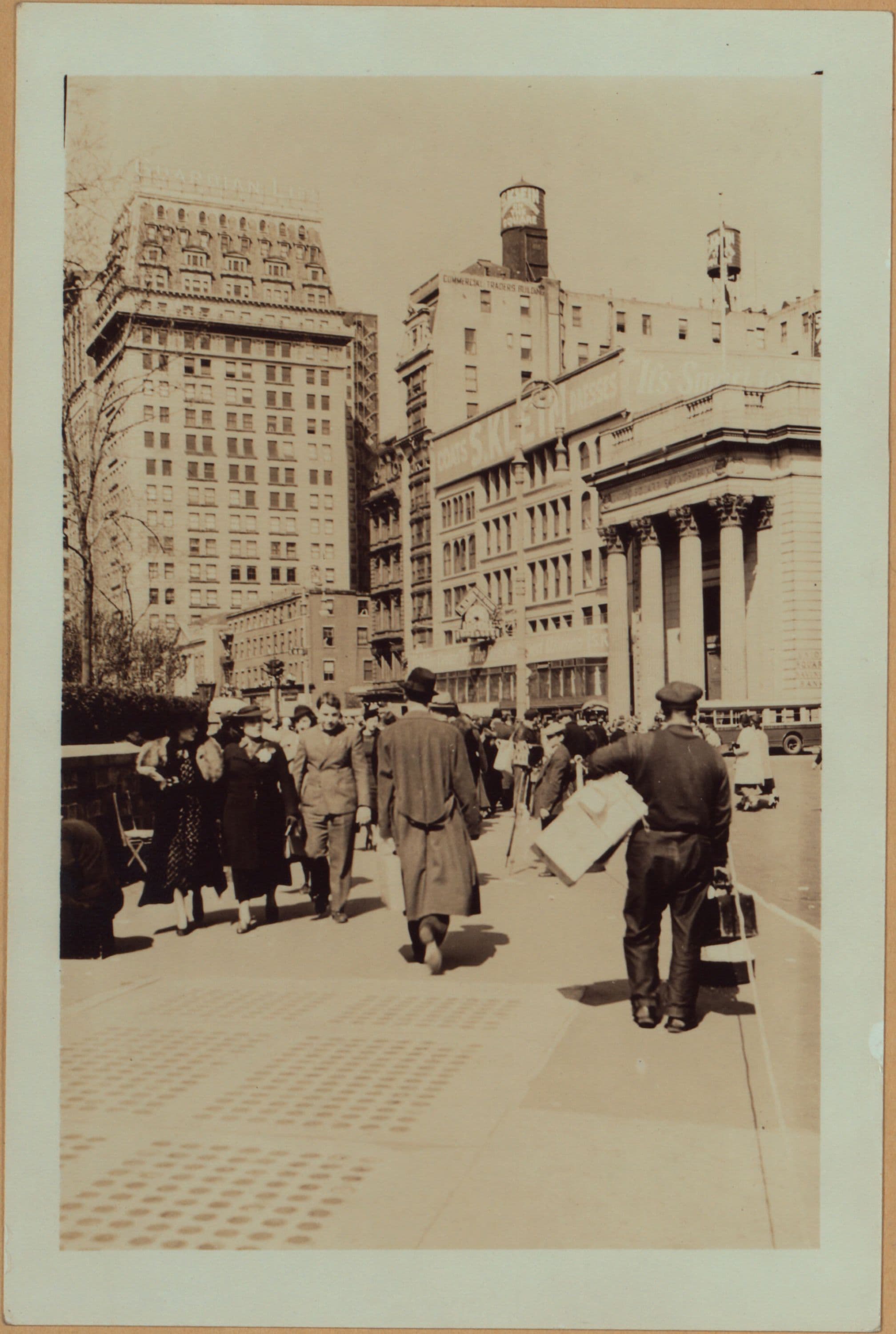 Manhattan: Union Square (East) - Between 15th and 17th Streets (East).