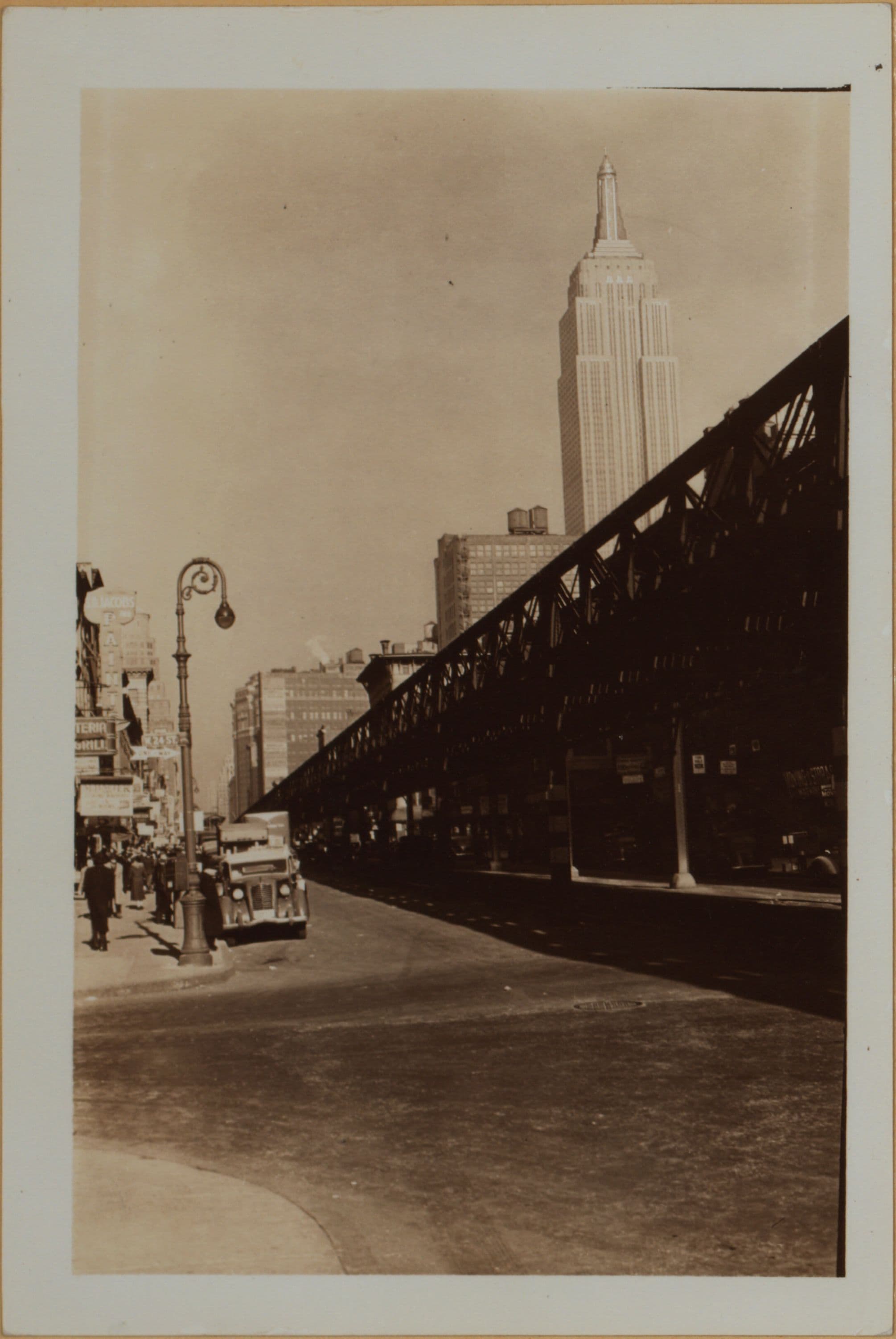 Manhattan: 6th Avenue - 24th Street (West)