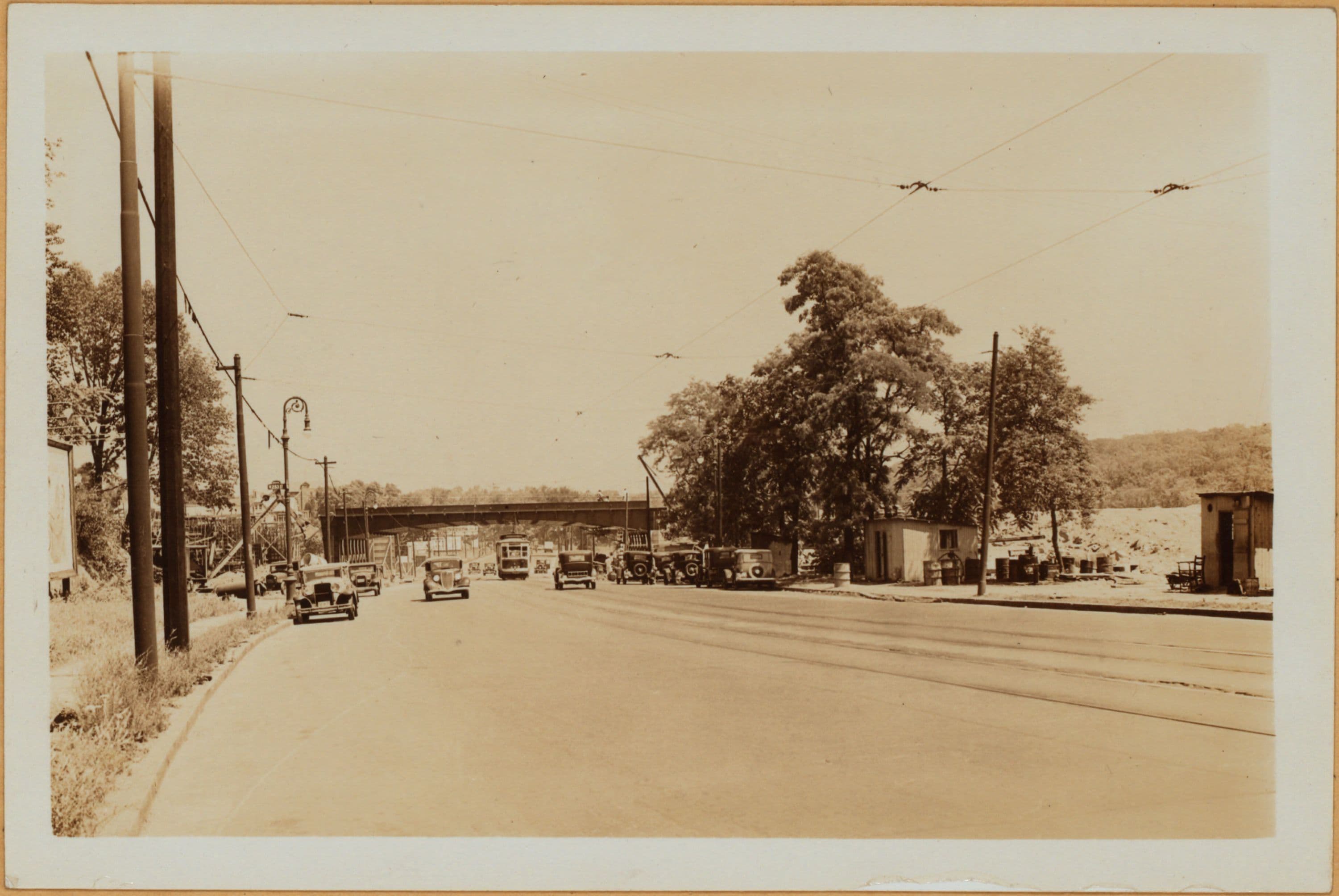 Bronx: Broadway - Lake View Place