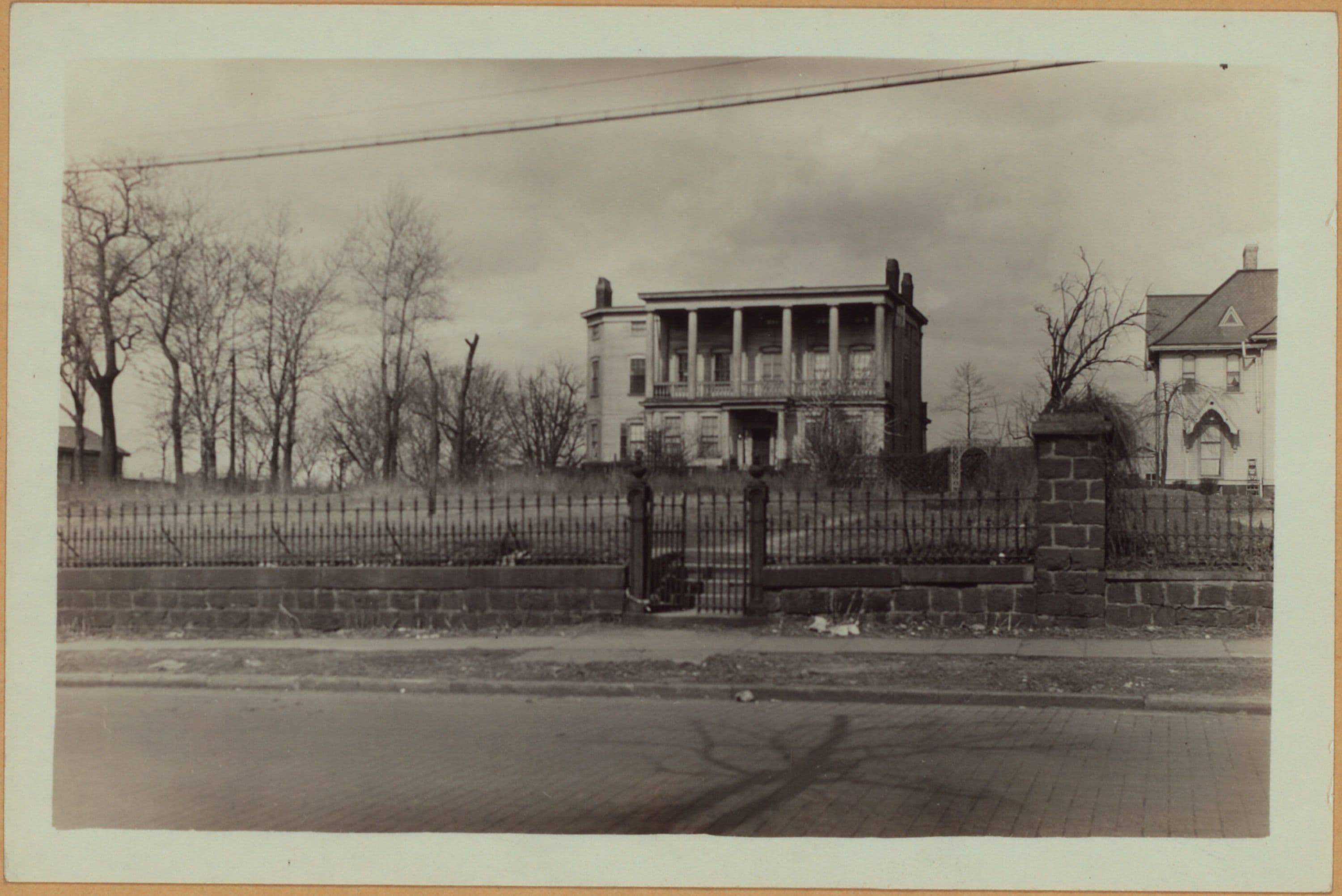 Queens: 27th Avenue - 8th Street, 1931–1940