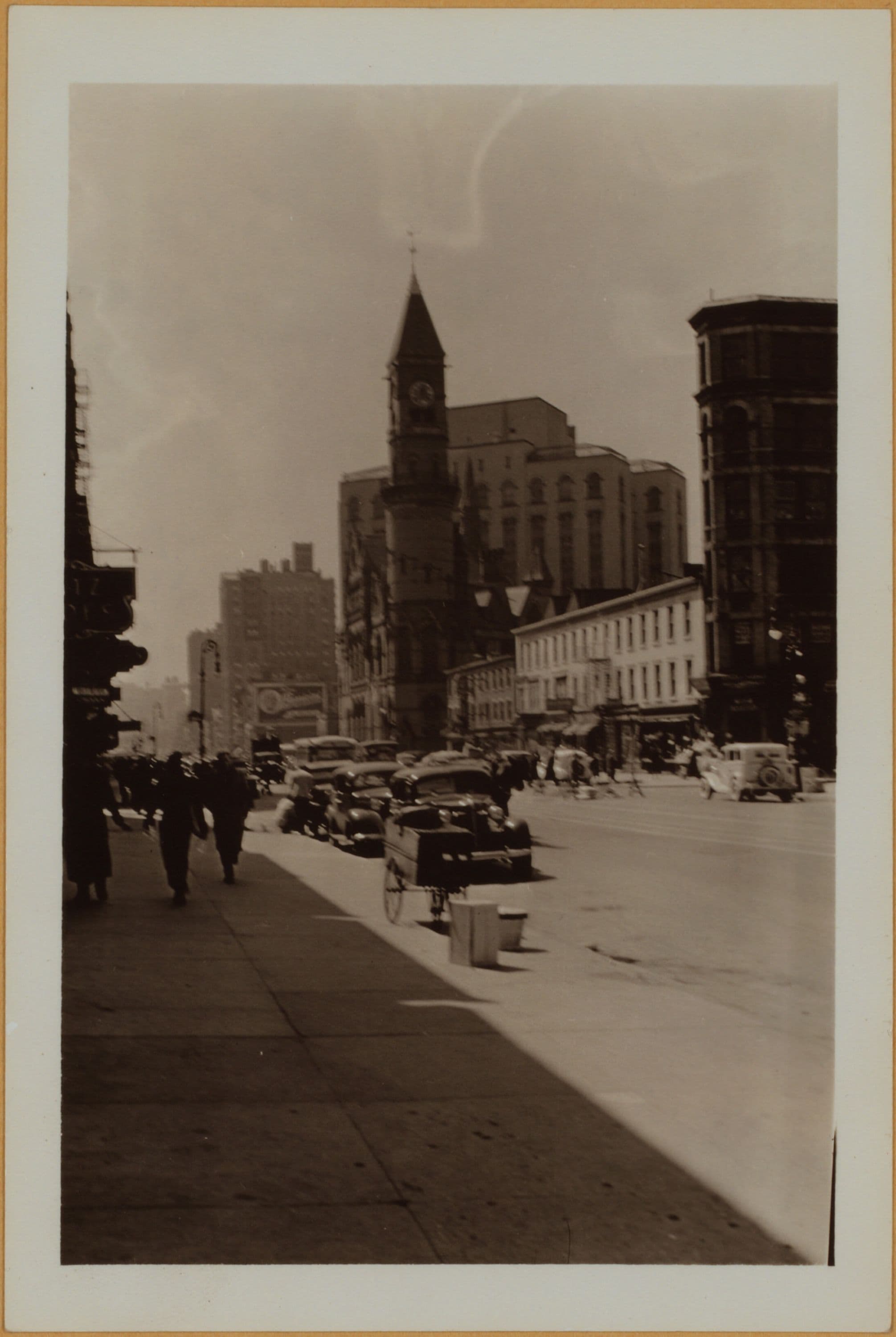 Manhattan: 6th Avenue - 11th Street (West)