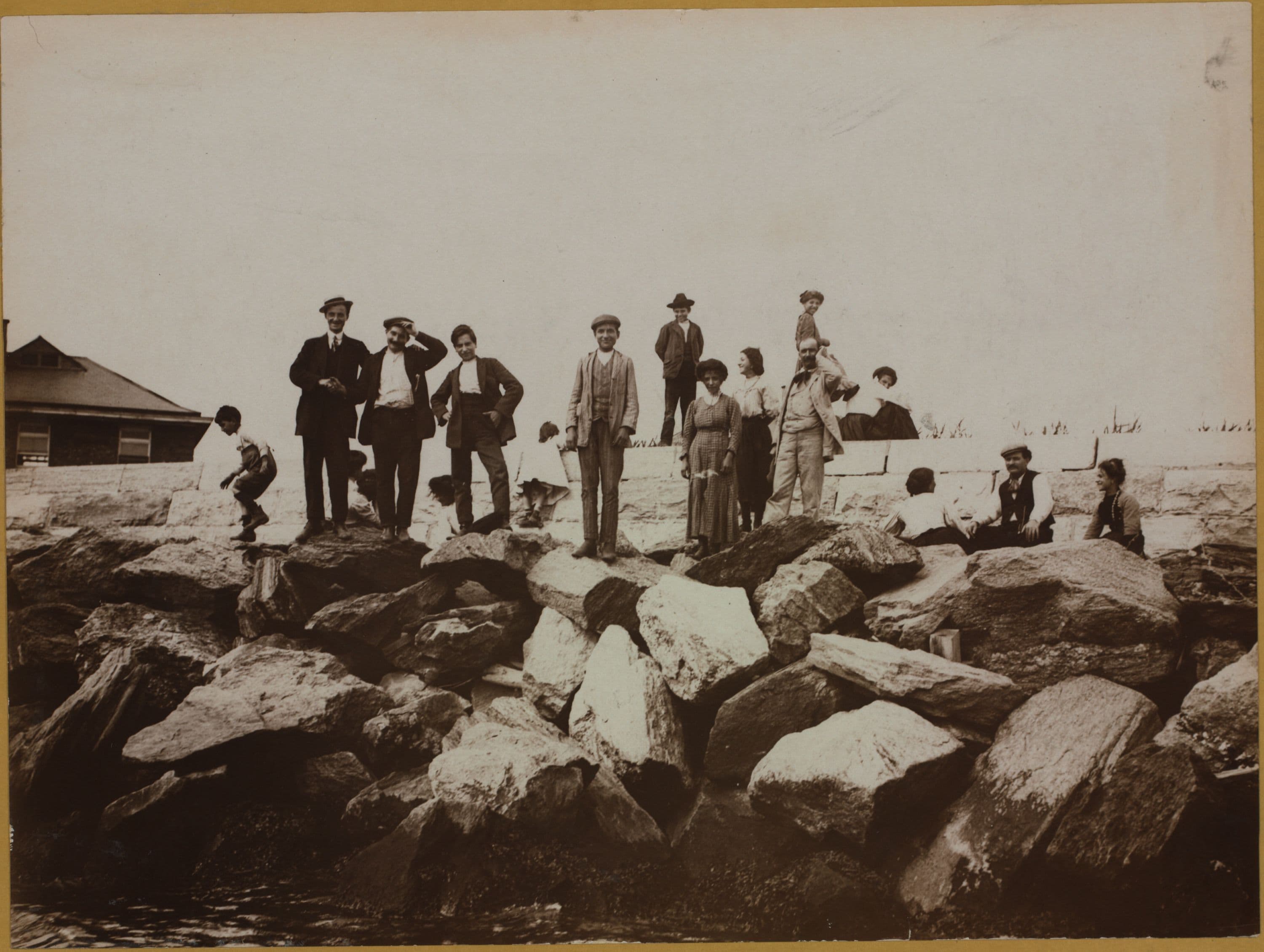 Islands - Hoffman Island - Immigrants.