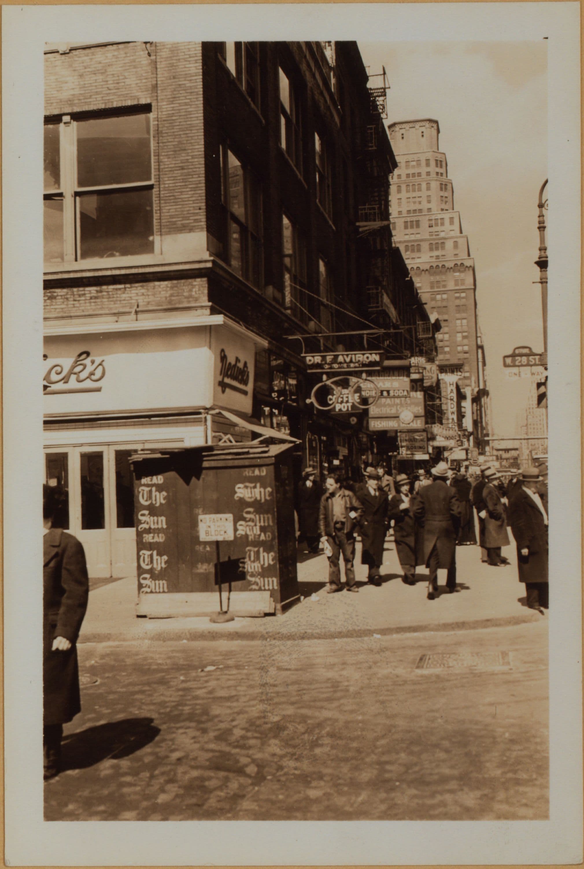 Manhattan: 6th Avenue - 28th Street (West)