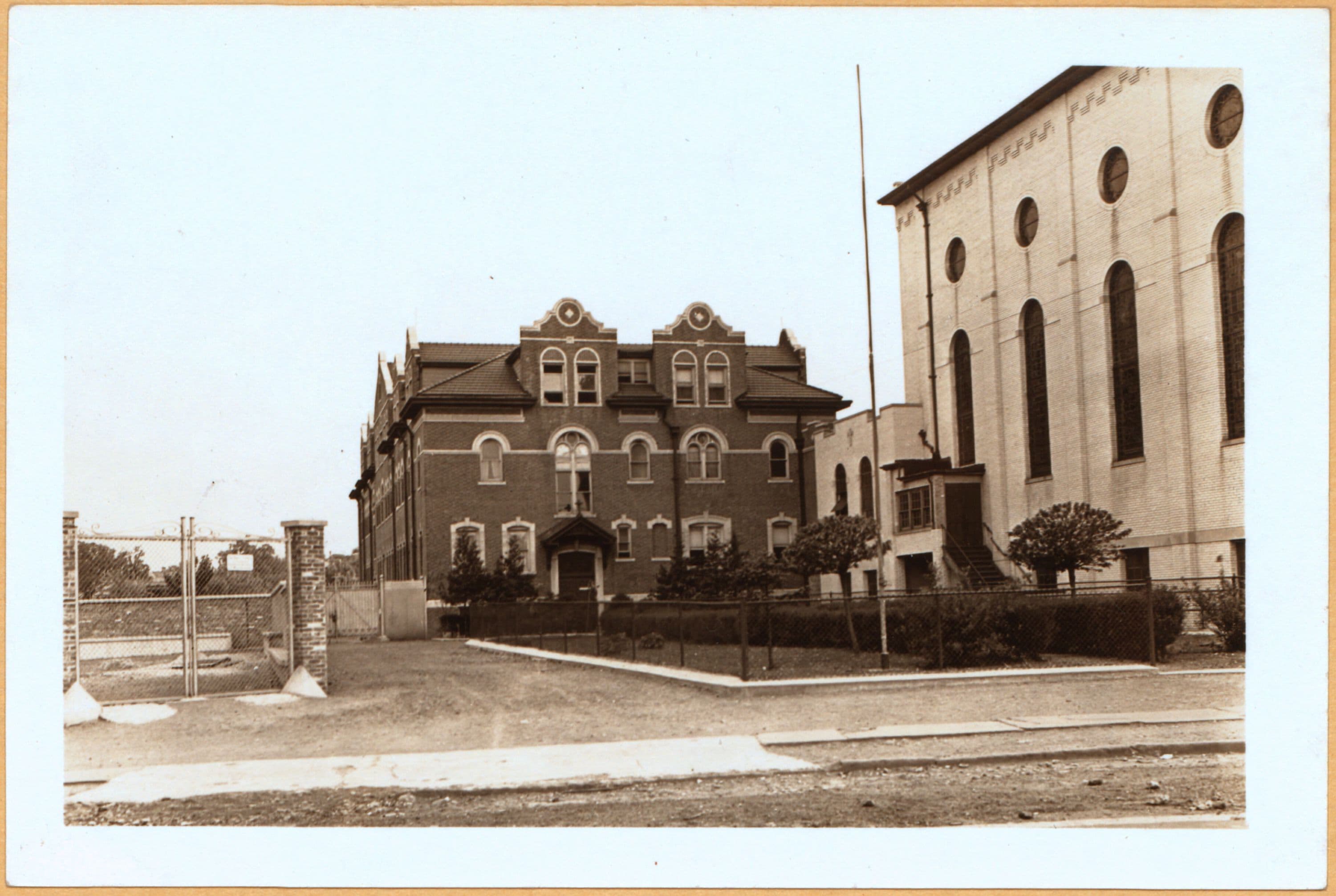 Bronx: Gun Hill Road (East) - Holland Avenue