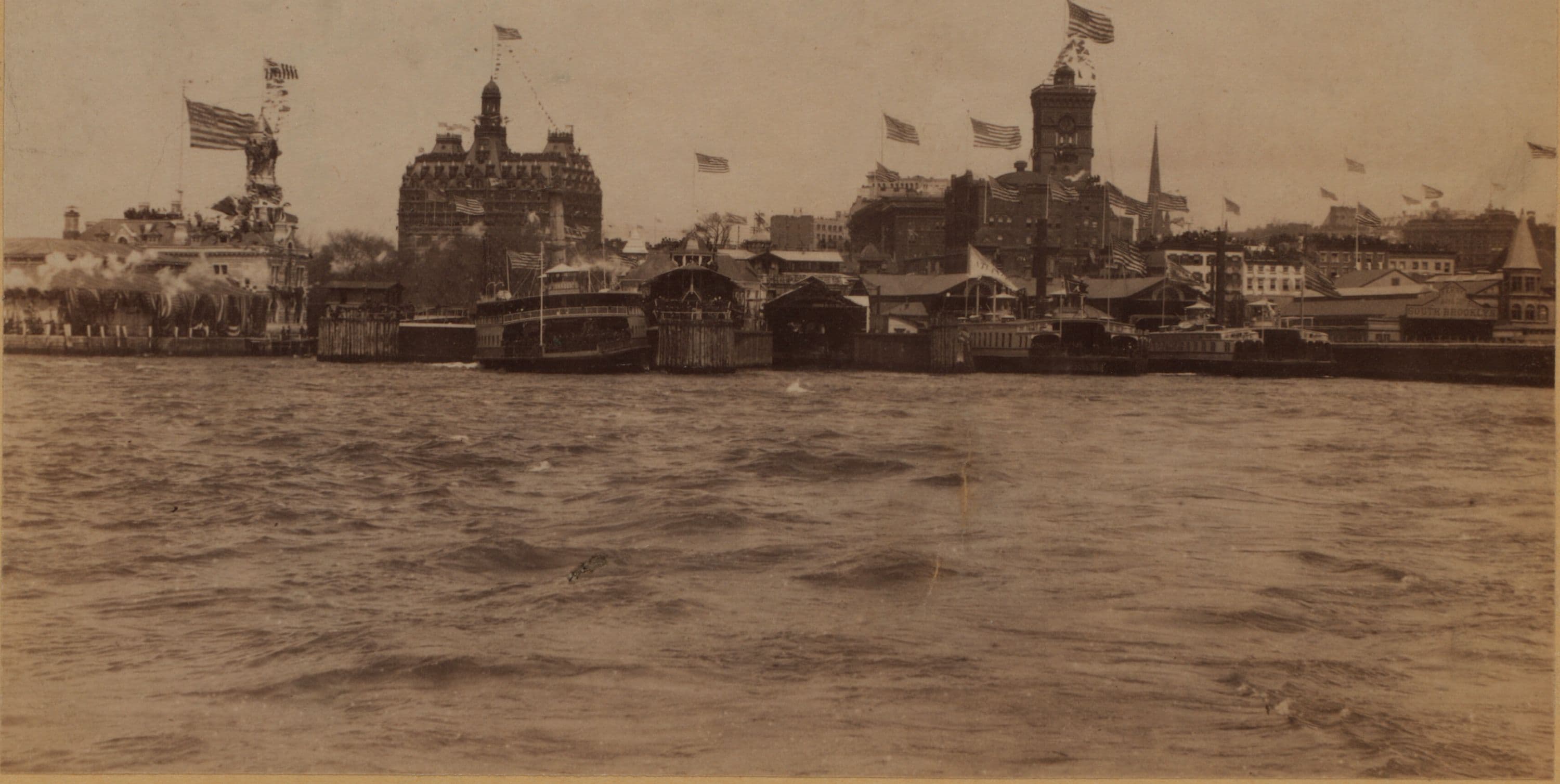 Manhattan: Battery Park - East River.