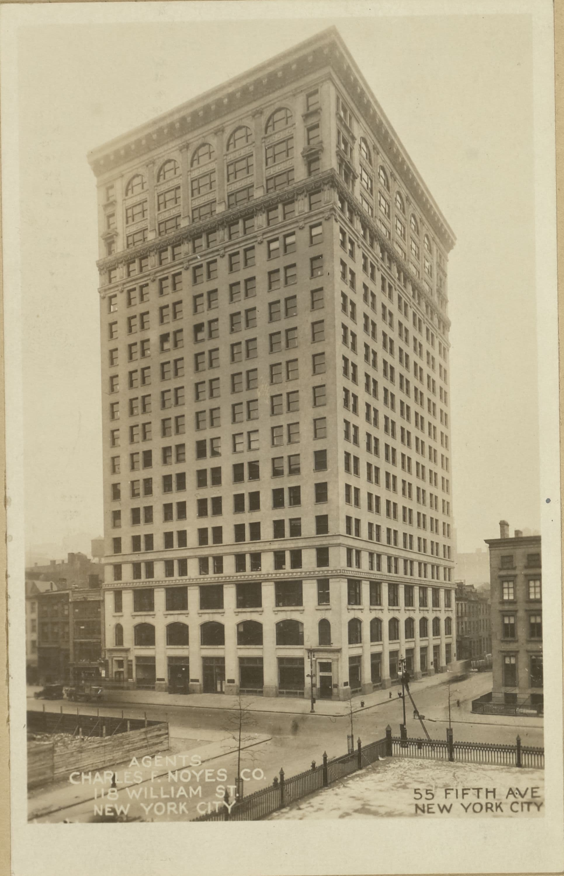 Manhattan: 5th Avenue - 12th Street (East)
