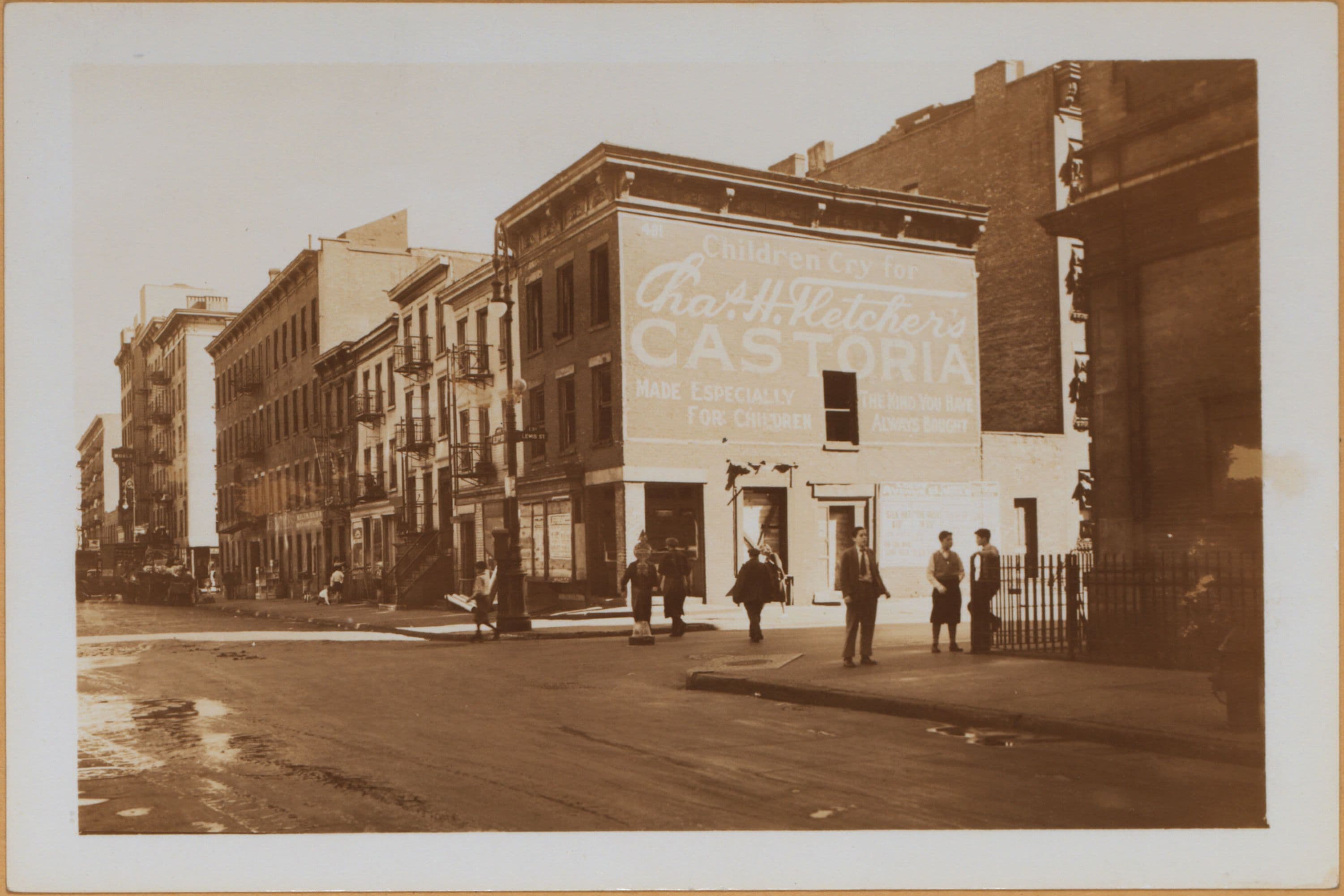 Manhattan: 3rd Street (East) - Lewis Street