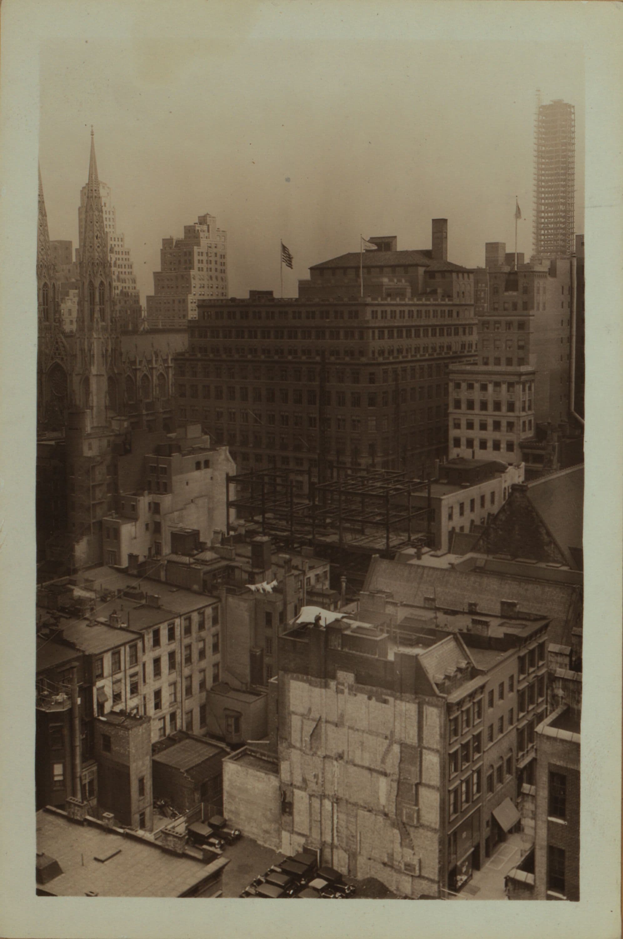 General view: 5th Avenue - W. 48th Street - W. 51st Street.