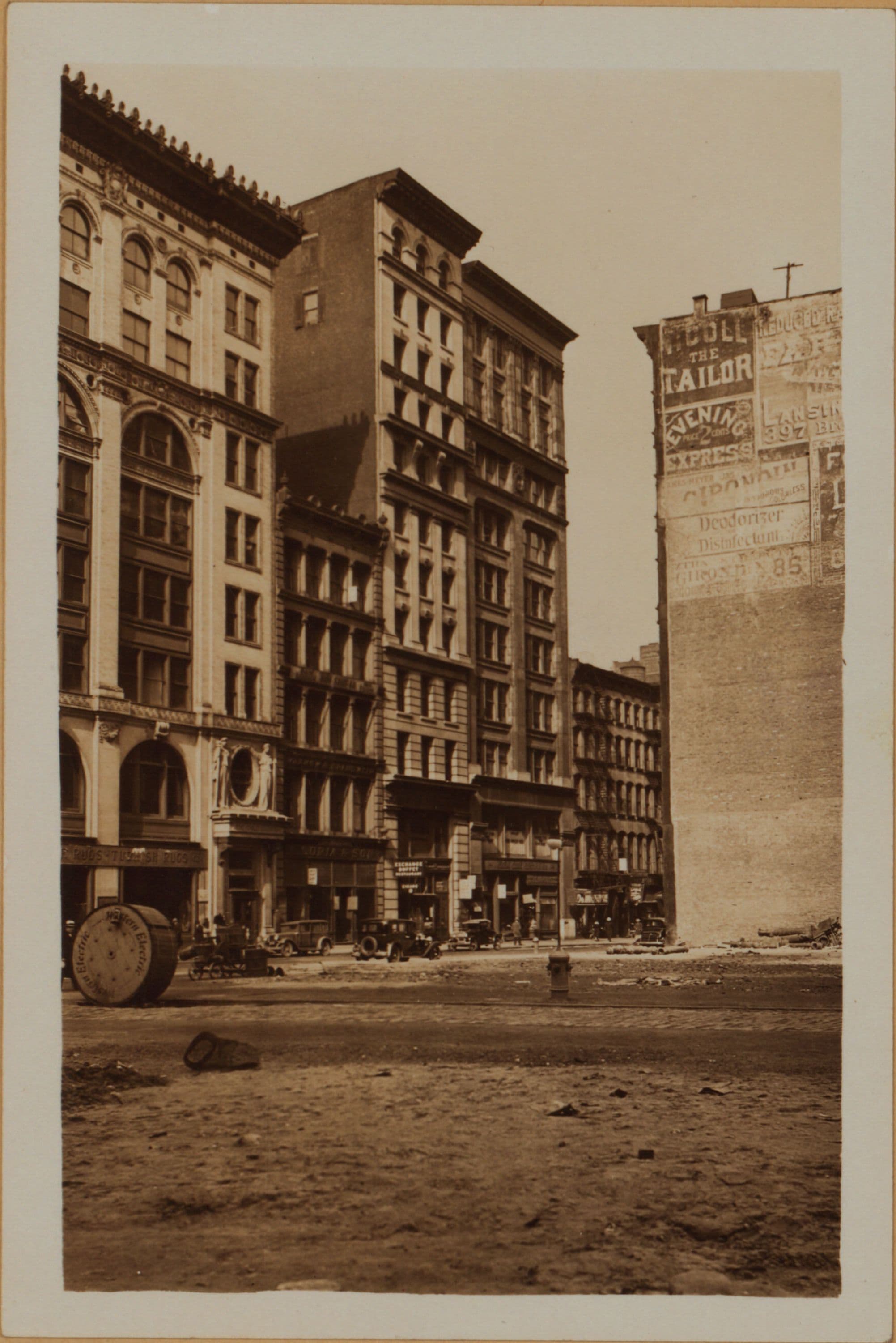 Manhattan: Broadway - Houston Street (West), 1932