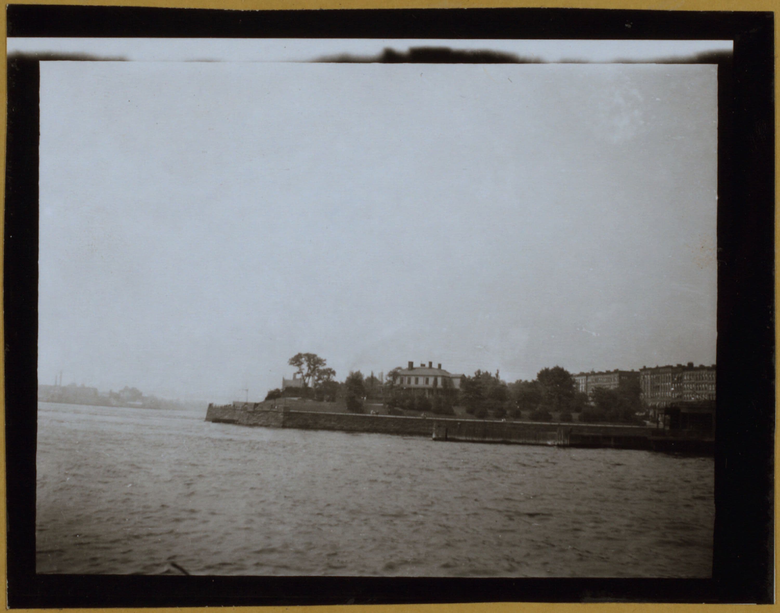 Manhattan: Carl Schurz Park - Gracie Mansion.