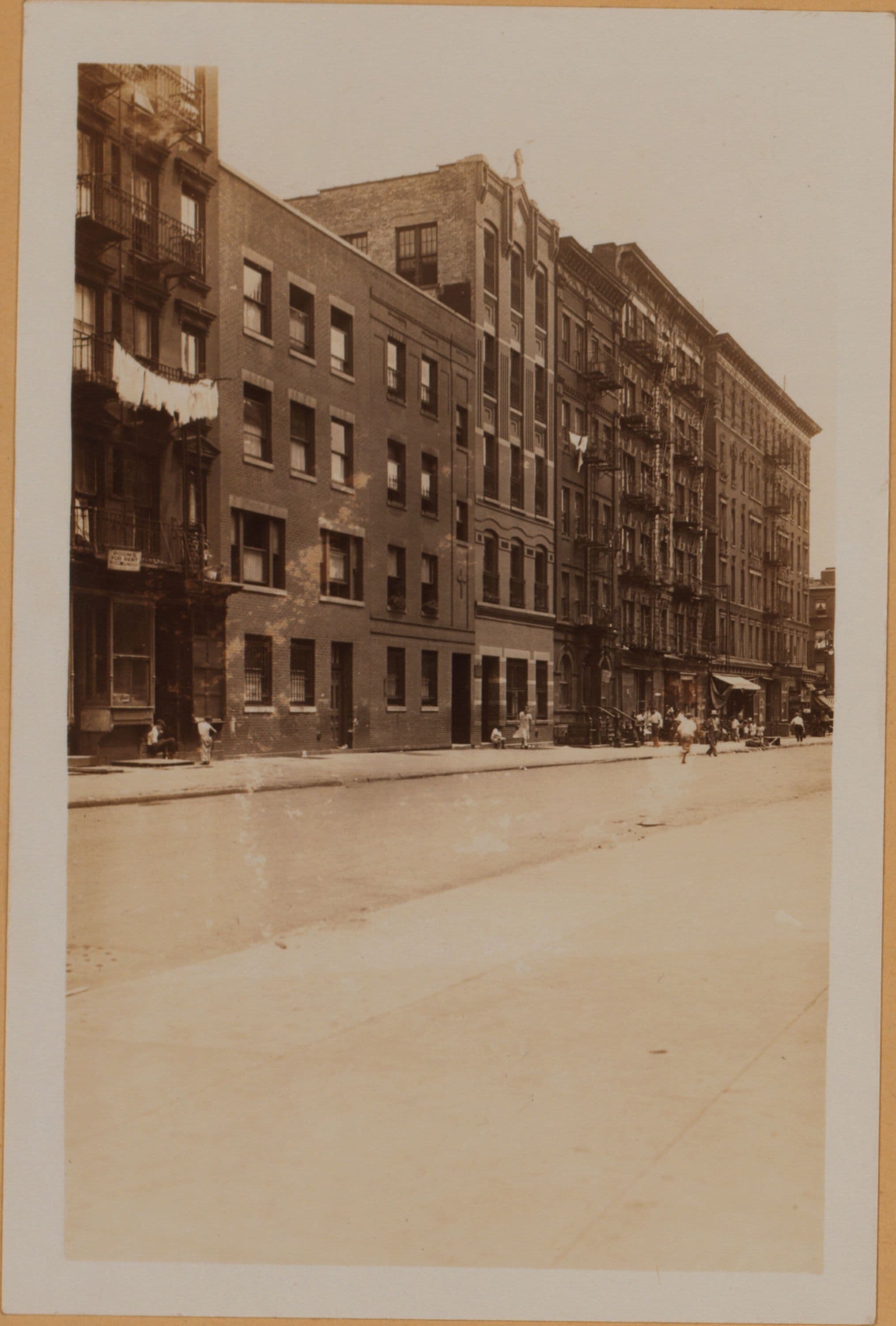 Manhattan: 12th Street (East) - 1st Avenue