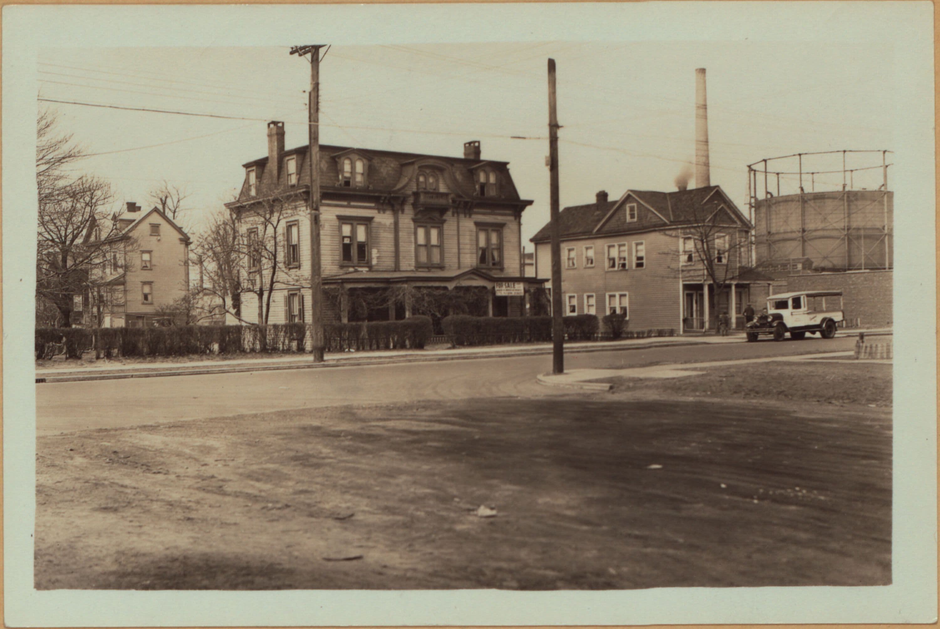 Queens: Linden Place - 34th Avenue