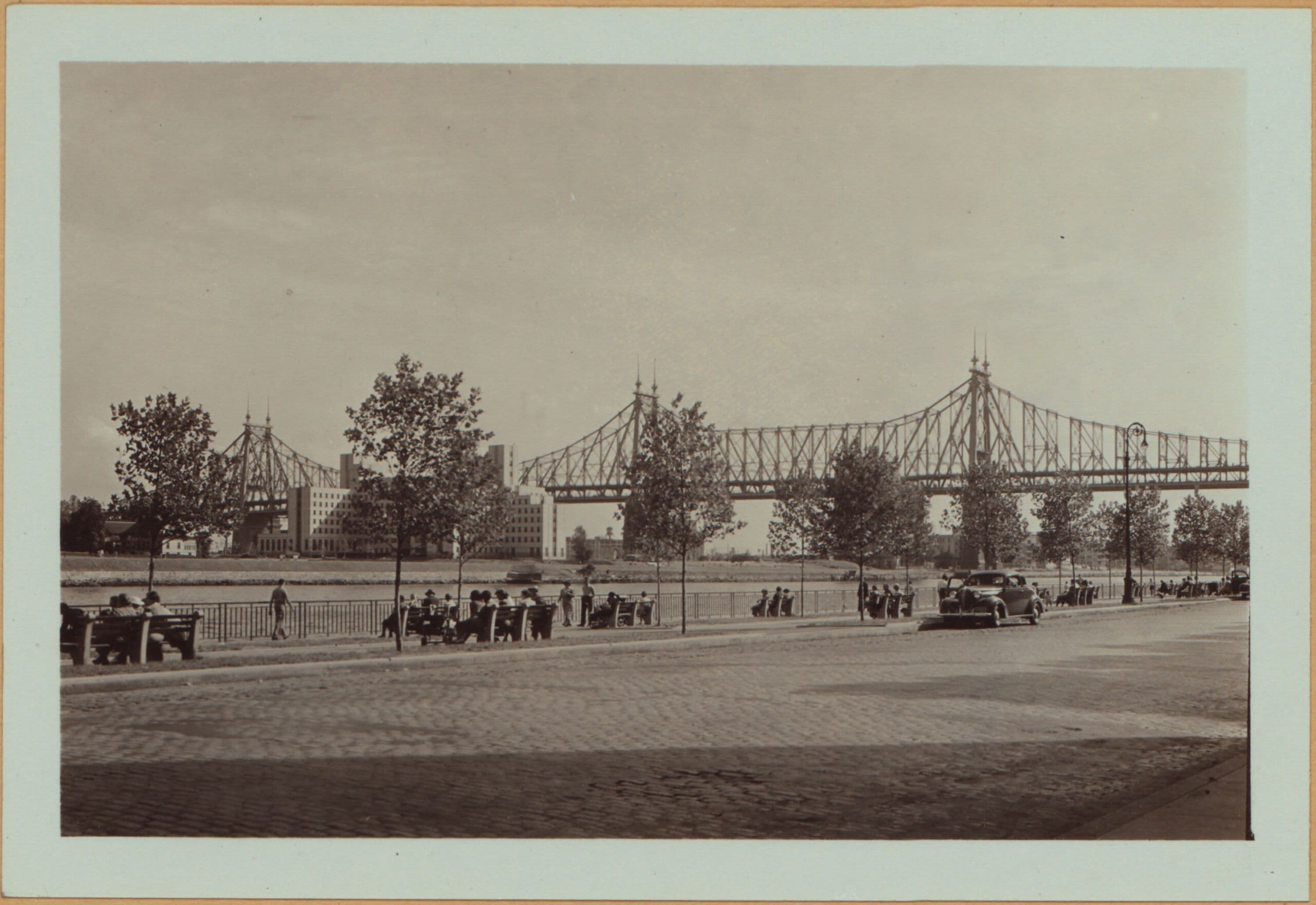 Manhattan: Marie Curie Avenue - 69th Street (East)