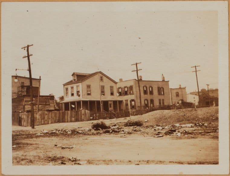 Brooklyn: Debevoise Avenue - Division Place