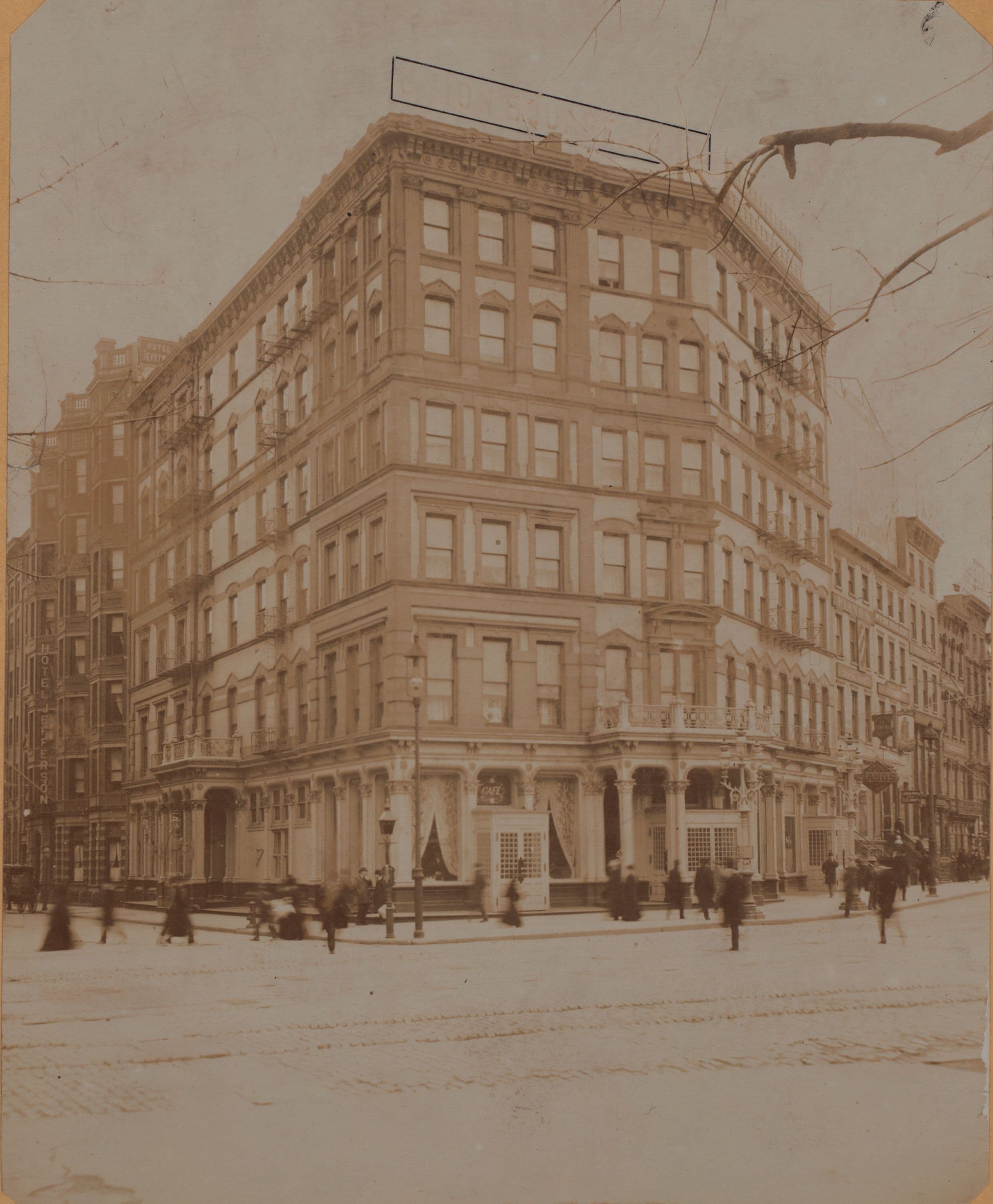 Manhattan: Union Square (East) - 15th Street.