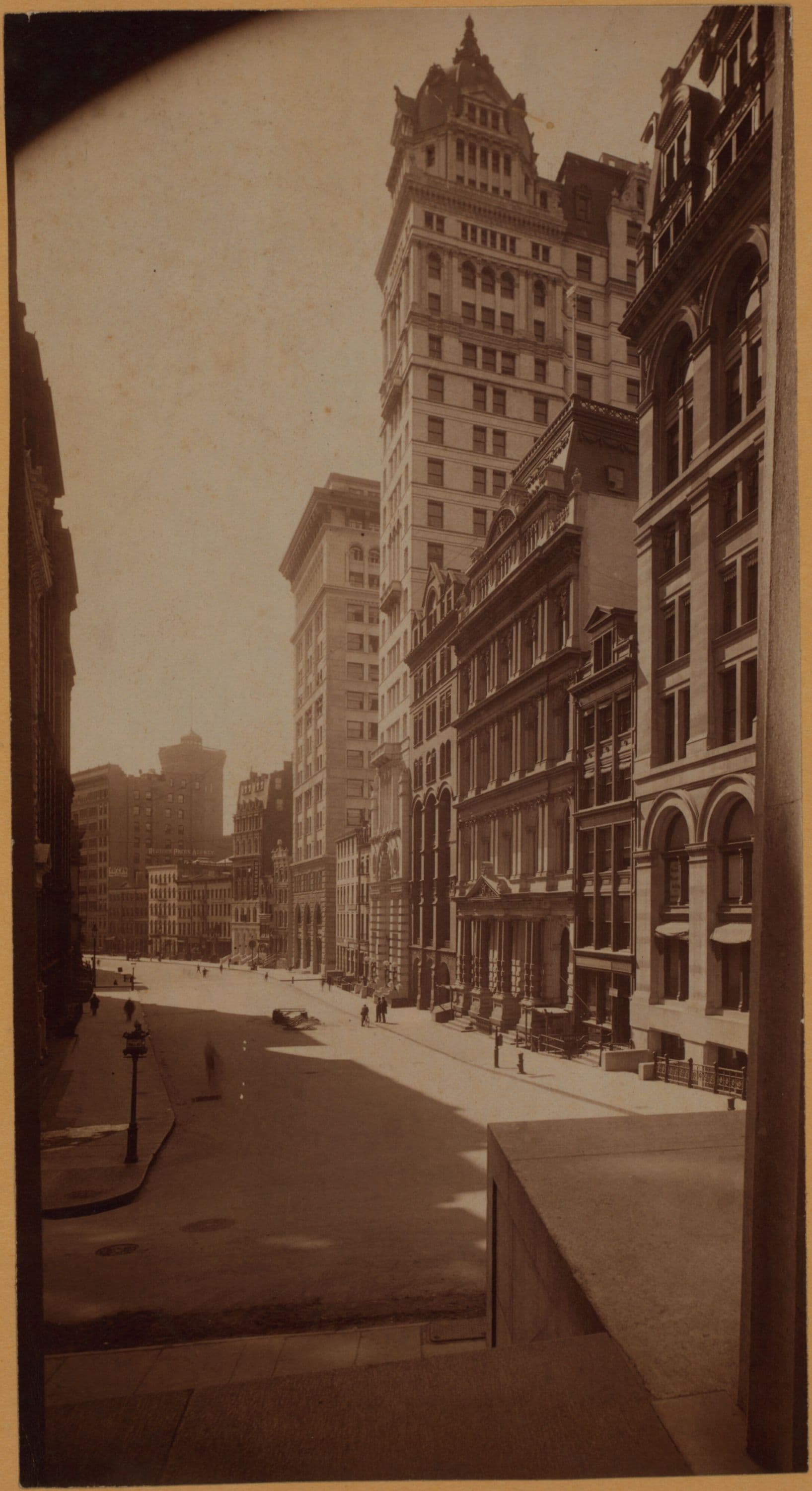 Manhattan: Broad Street - Wall Street