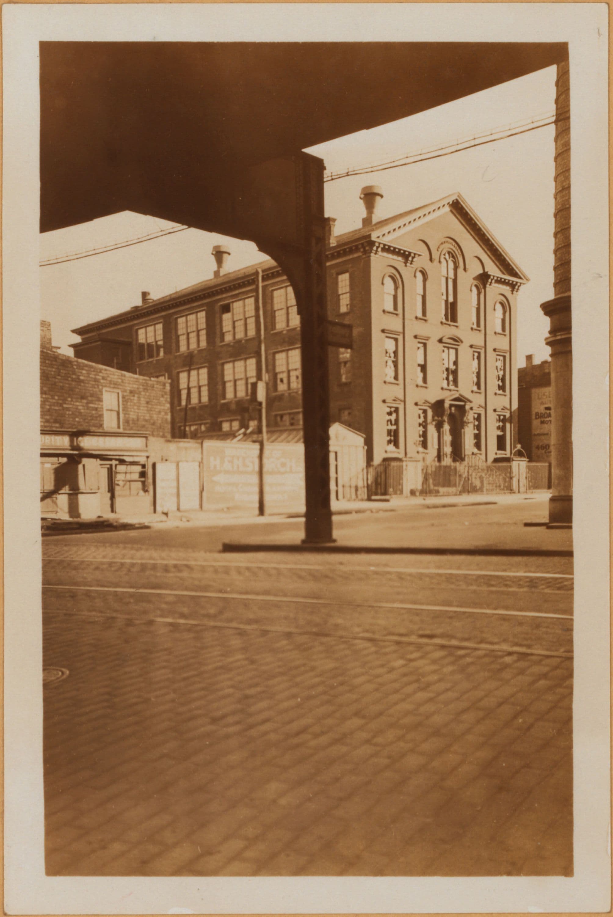 Brooklyn: Heyward Street - Broadway Avenue
